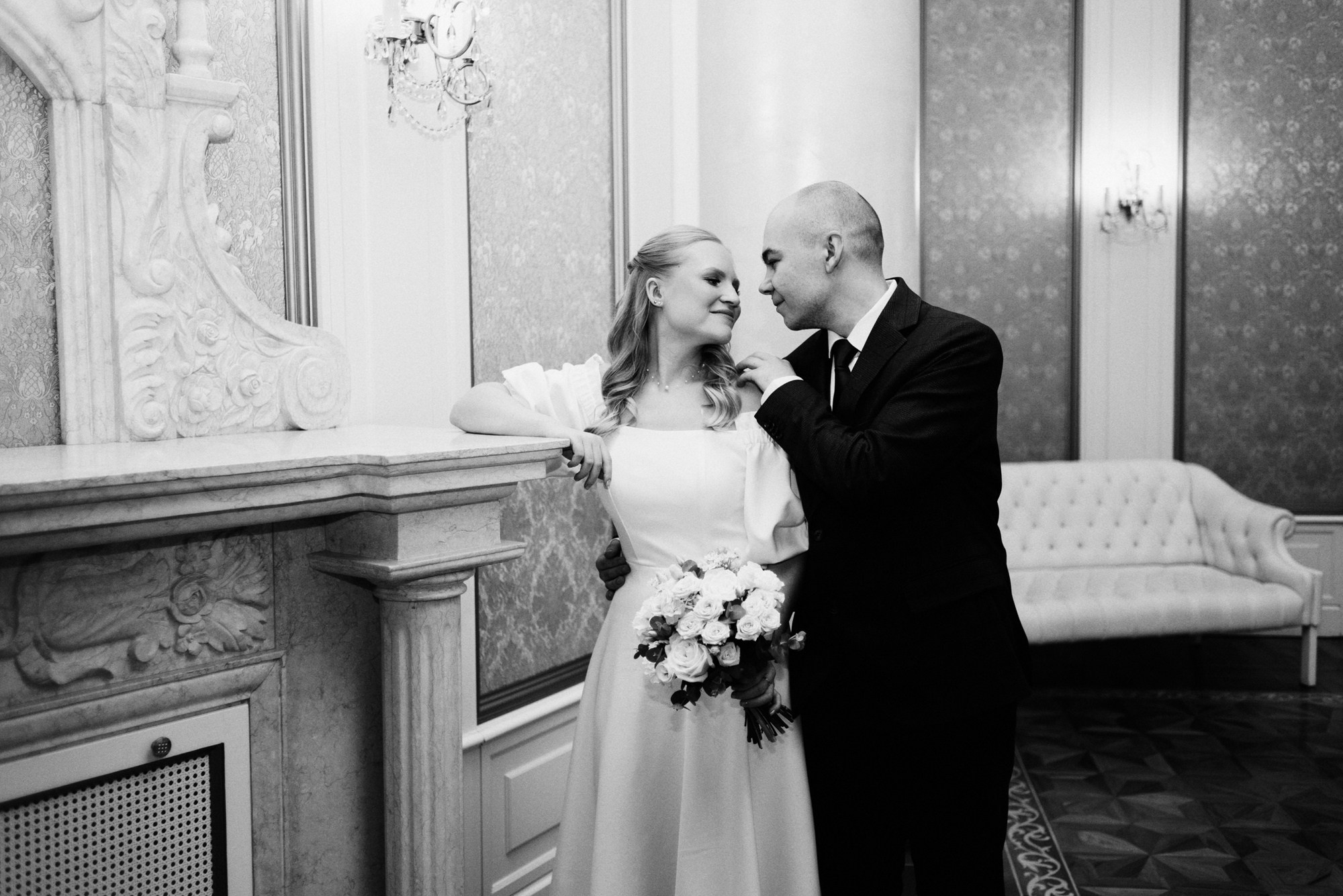 Свадебный фотограф в Тюмени — Фотосессия Максима и Лизы на крыше и в студии. Портретный фотограф Тюмень Дарья Мустафина