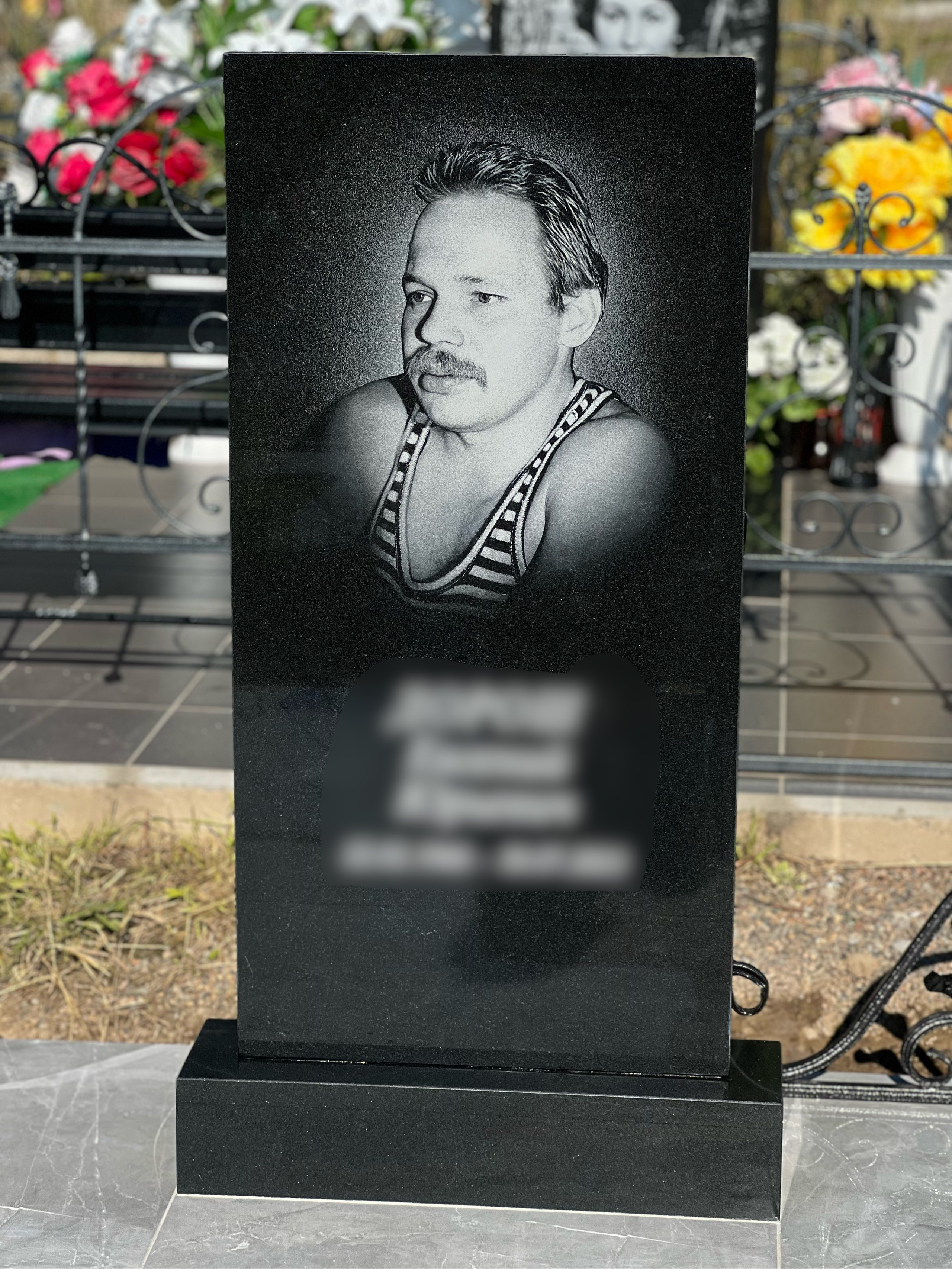 Гравировка от наших художников. ГРАНИТ26 Ритуальные услуги Железногорск. Благоустройство могил, продажа памятников