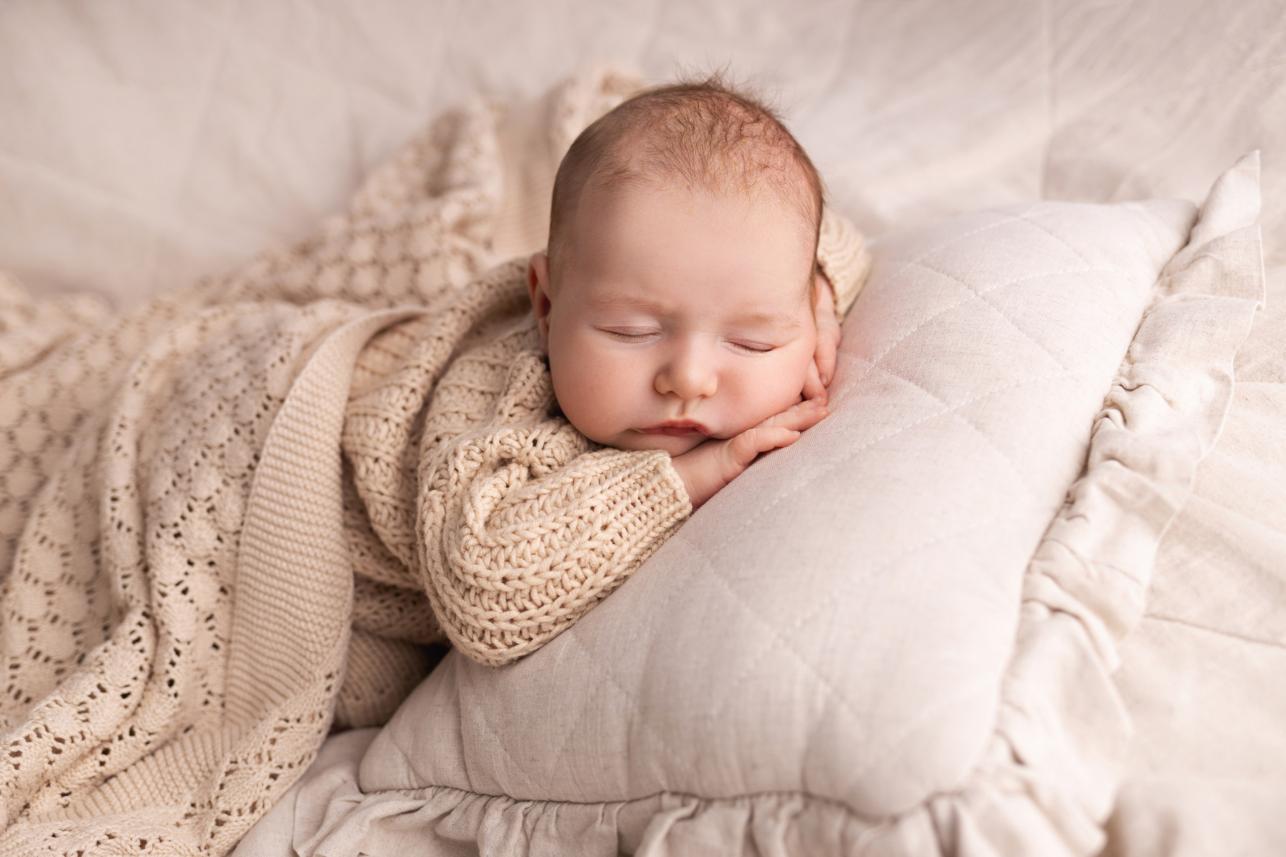 Newborn съемка в стиле Лайф. Фотограф новорожденных малышей в Омске и Омской области Эльвира Камаева