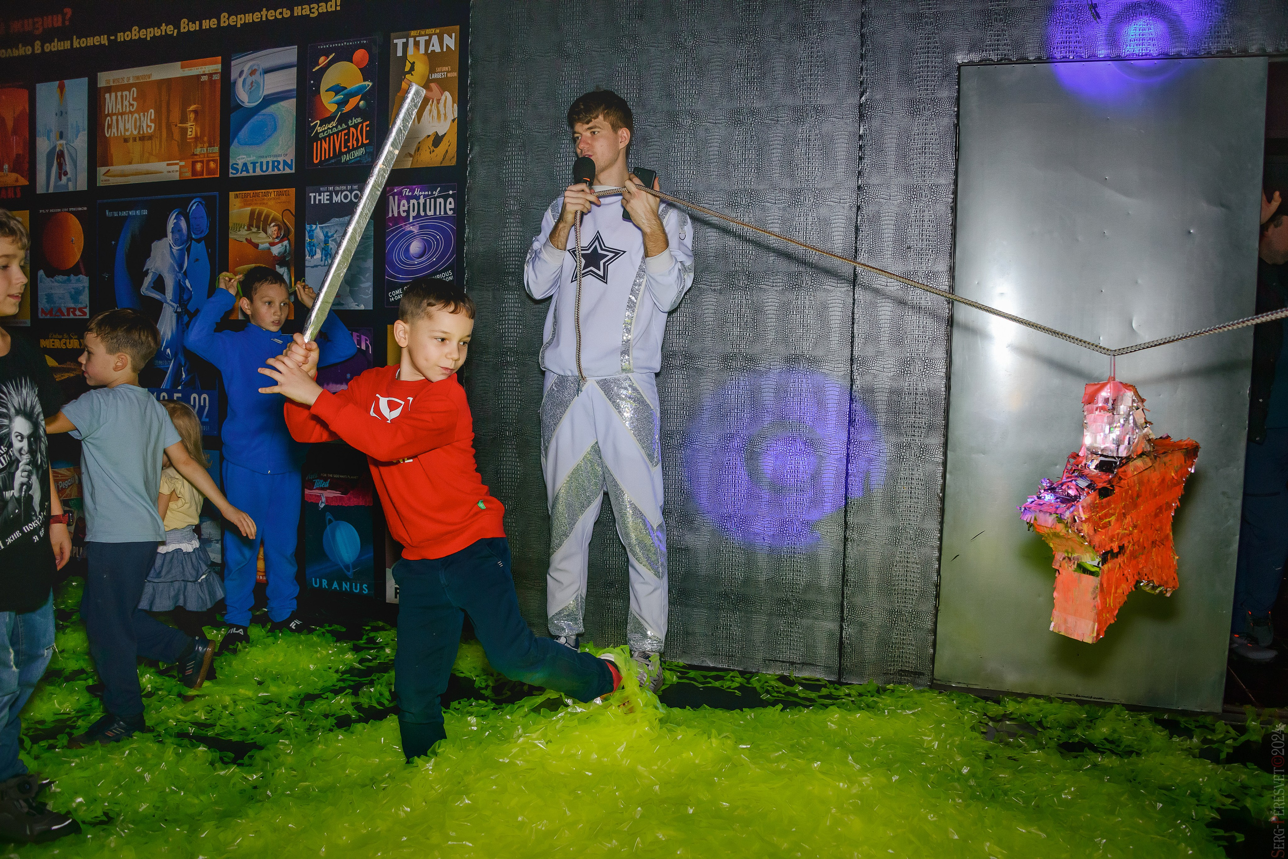 Бумажное шоу в Москве, детский фотограф Сергей Пересвет. Ваш фотограф на праздник в Москве, Раменском, Жуковском, Люберцах