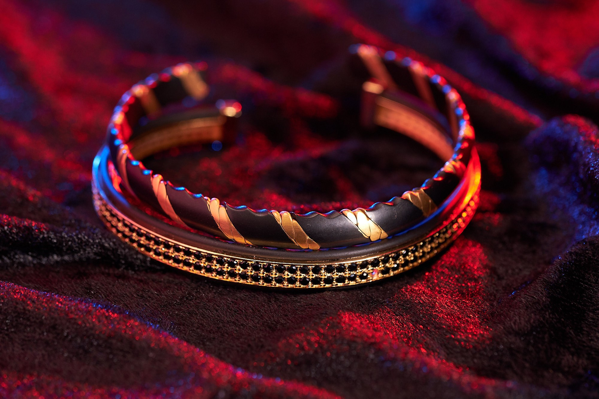 Премиальная бижутерия фотосъемка для лендинга