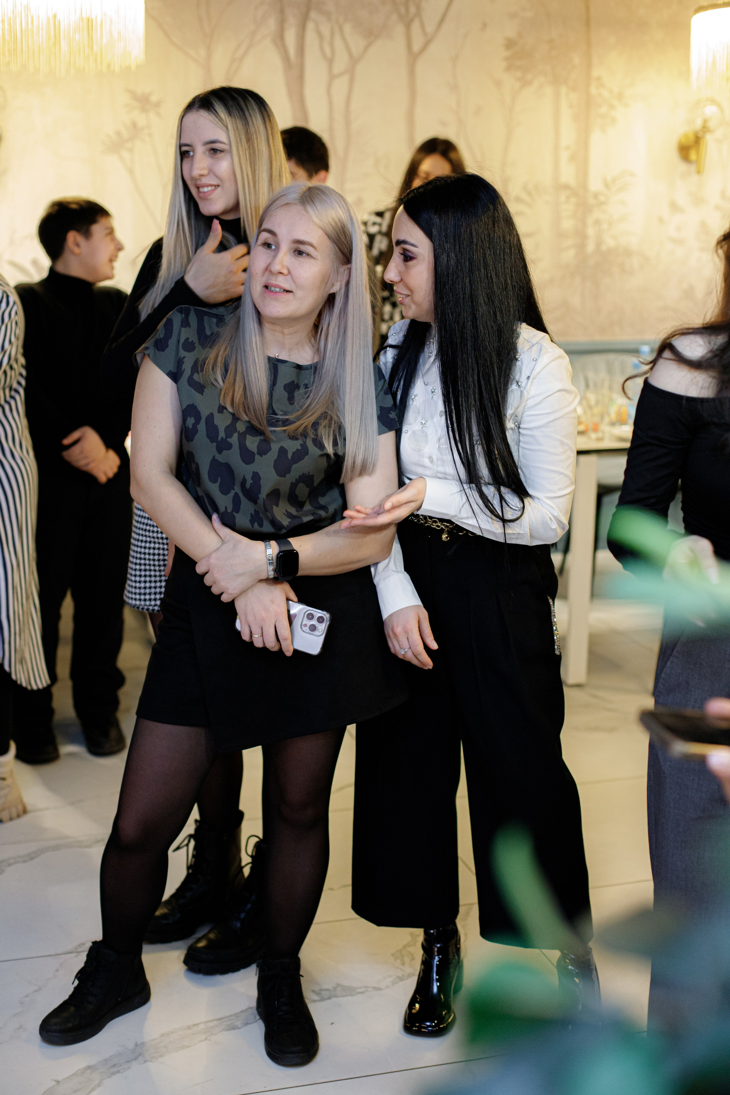 ASIA'S BIRTHDAY PARTY. Photokarish