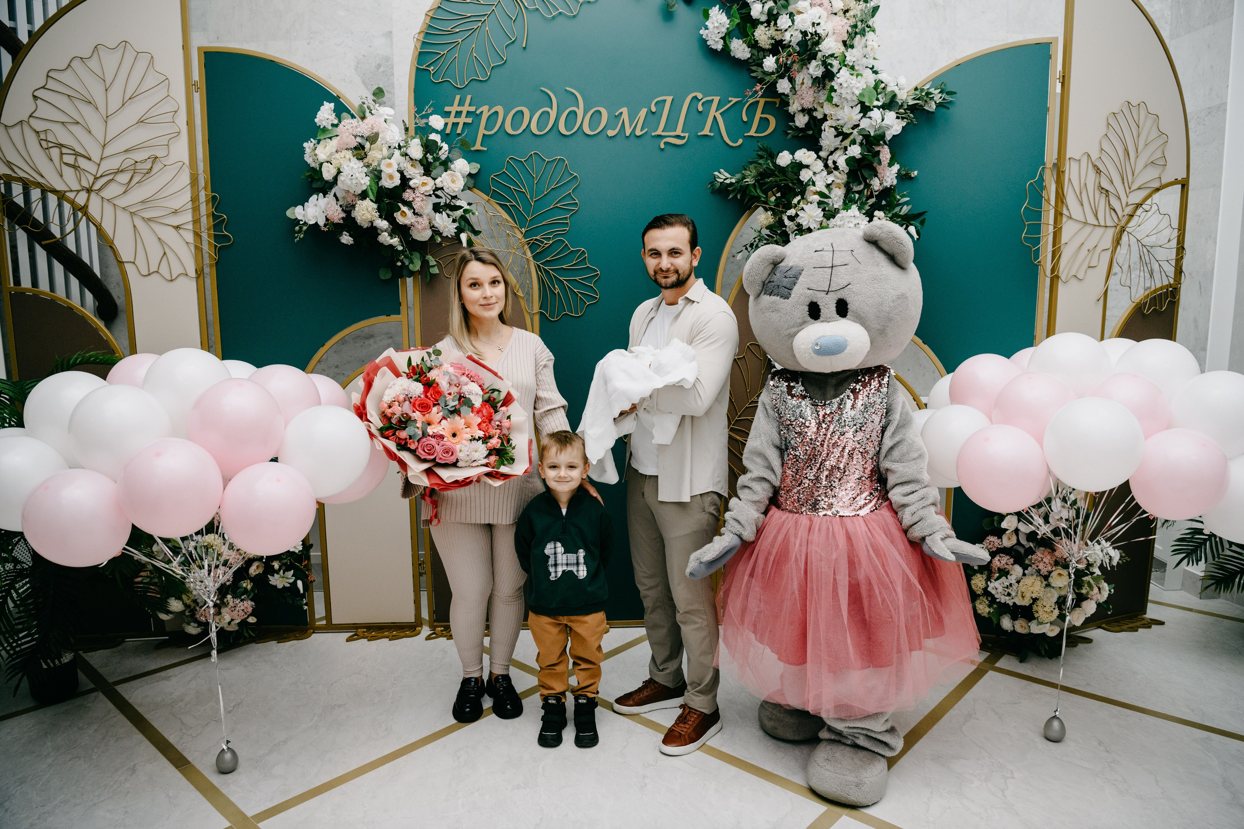 Выписка Елизаветы в ЦКБ. Фотограф на выписку из роддома в Москве и МО