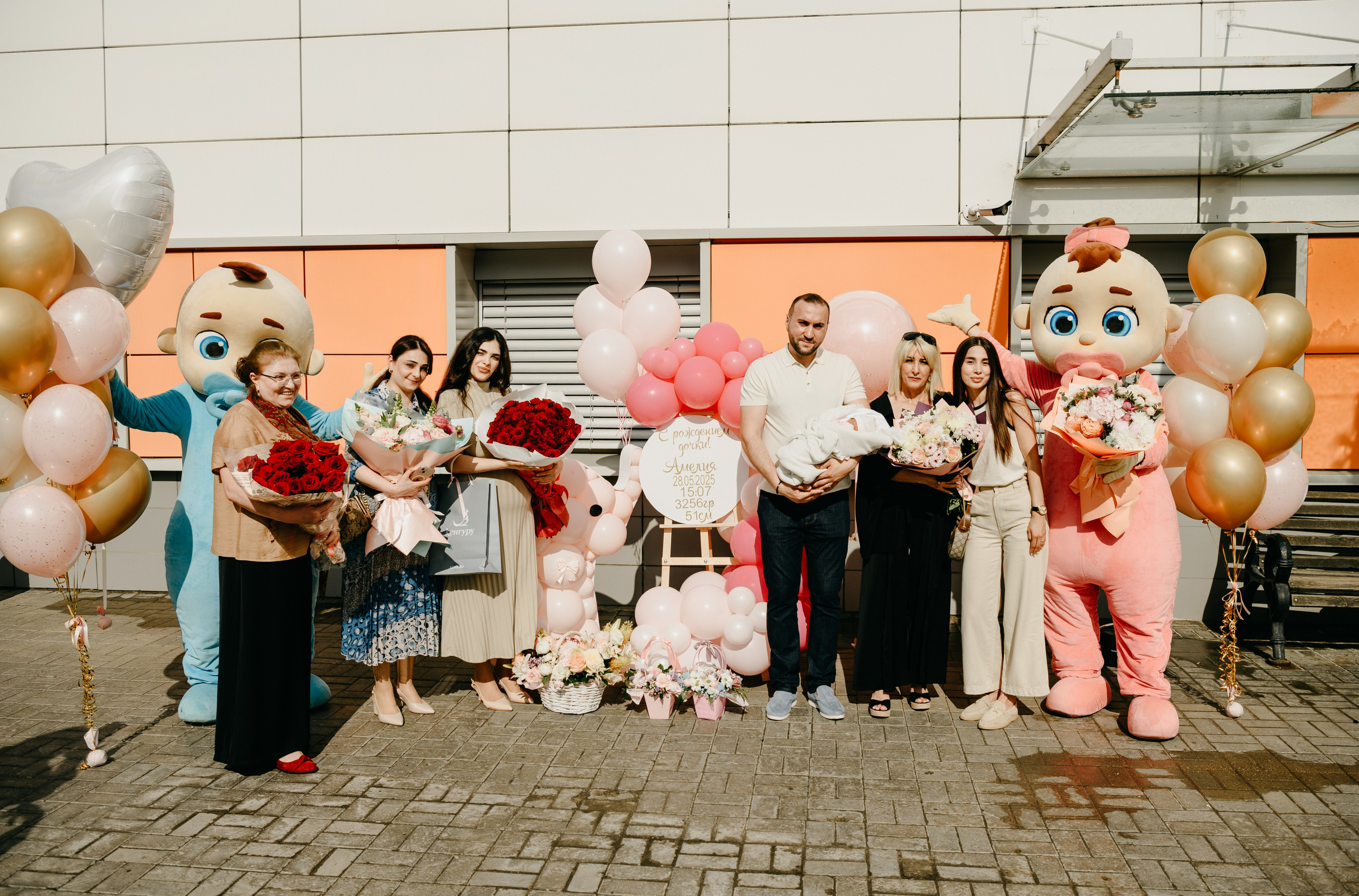 Выписка Амелии в ФГБУ Кулакова. Фотограф на выписку из роддома в Москве и МО