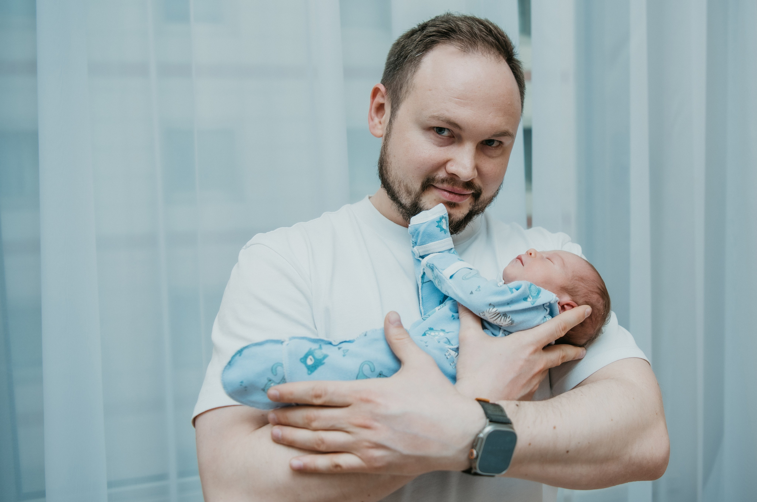 Выписка малышки. Мать и дитя на Севастопольском. Фотограф на выписку из роддома в Москве и МО