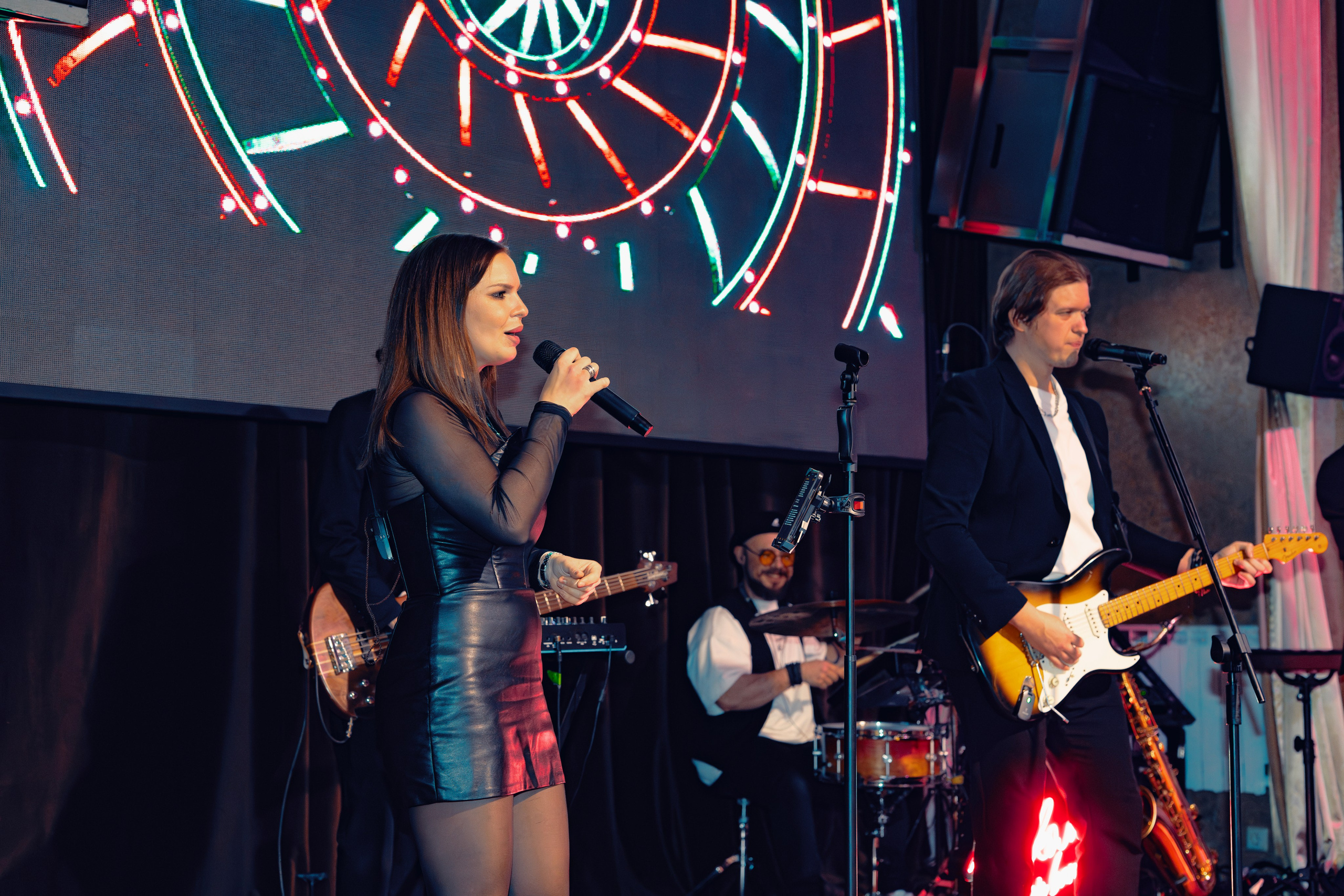 Знакомые — cover band. Максим Казаков — фотограф