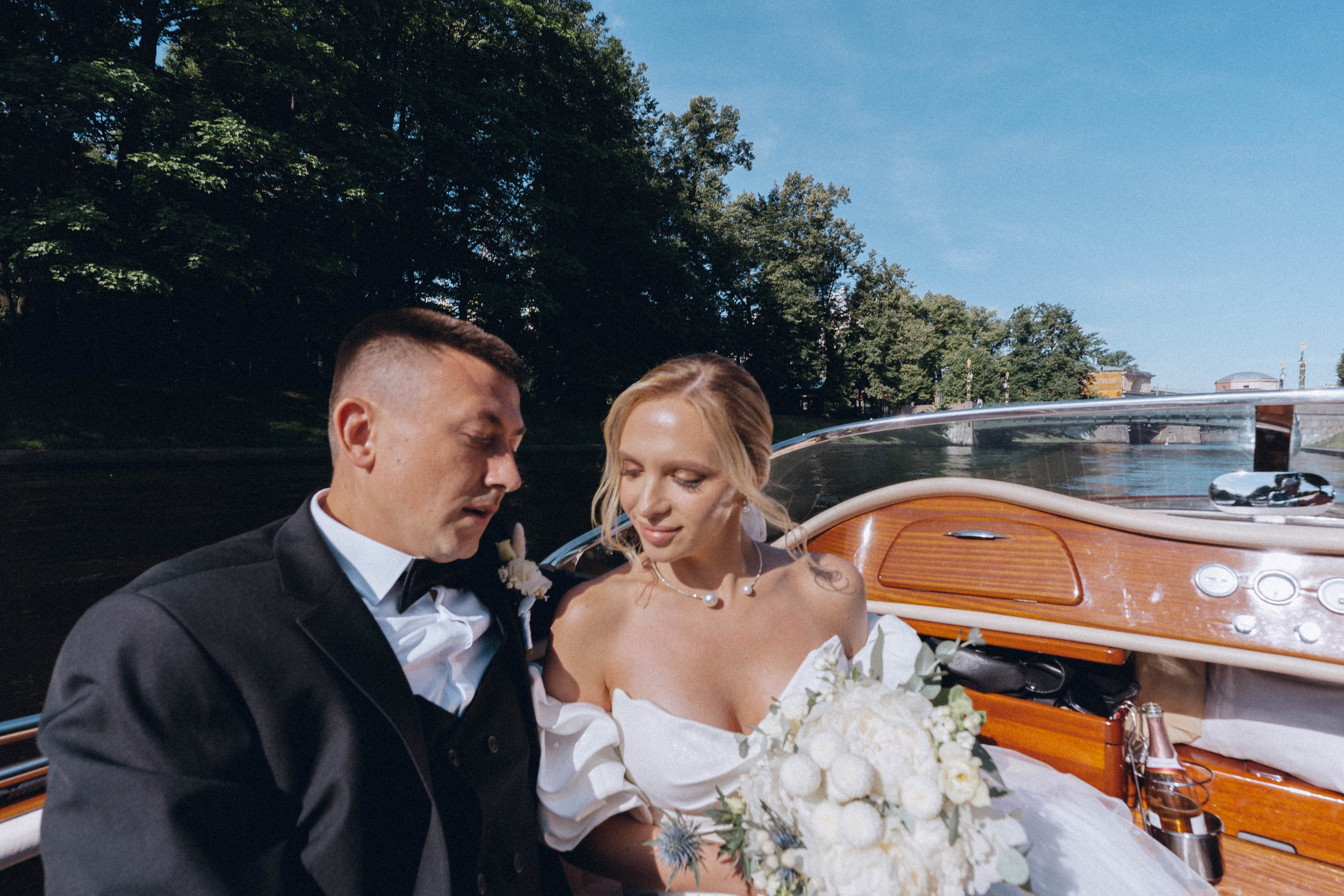 СВАДЕНБНАЯ СЬЕМКА НА КАТЕРЕ ПО КАНАЛАМ САНКТ-ПЕТЕРБУРГА И В АКВАТОРИИ НЕВЫ. Профессиональный фотограф, Санкт-Петербург — Виктория Богомолова