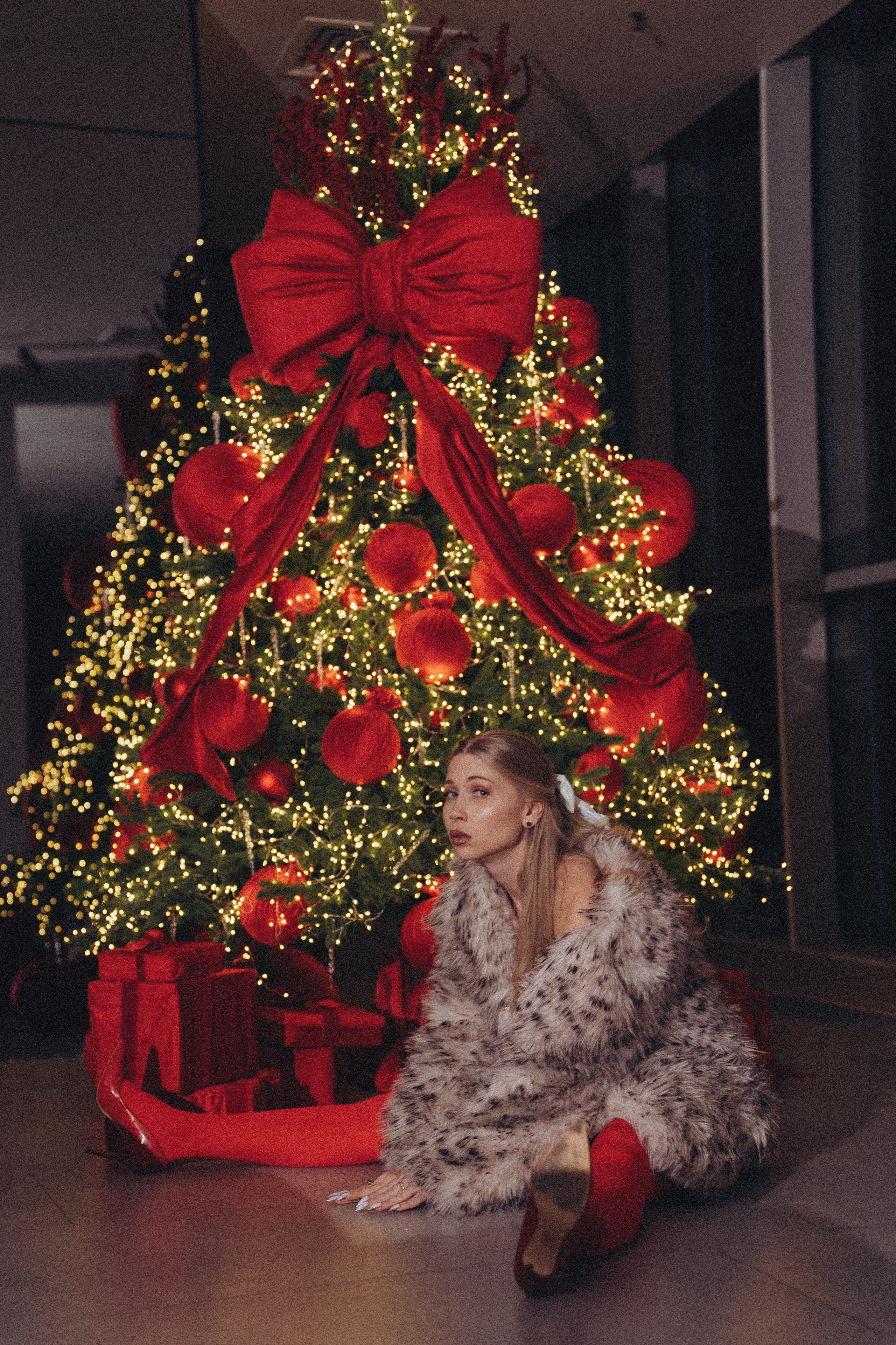 ФОТОСЕССИЯ К НОВОМУ ГОДУ В СТУДИИ С ЕЛОЧКОЙ КРАСИВЫЙ ОБРАЗ. Профессиональный фотограф, Санкт-Петербург — Виктория Богомолова