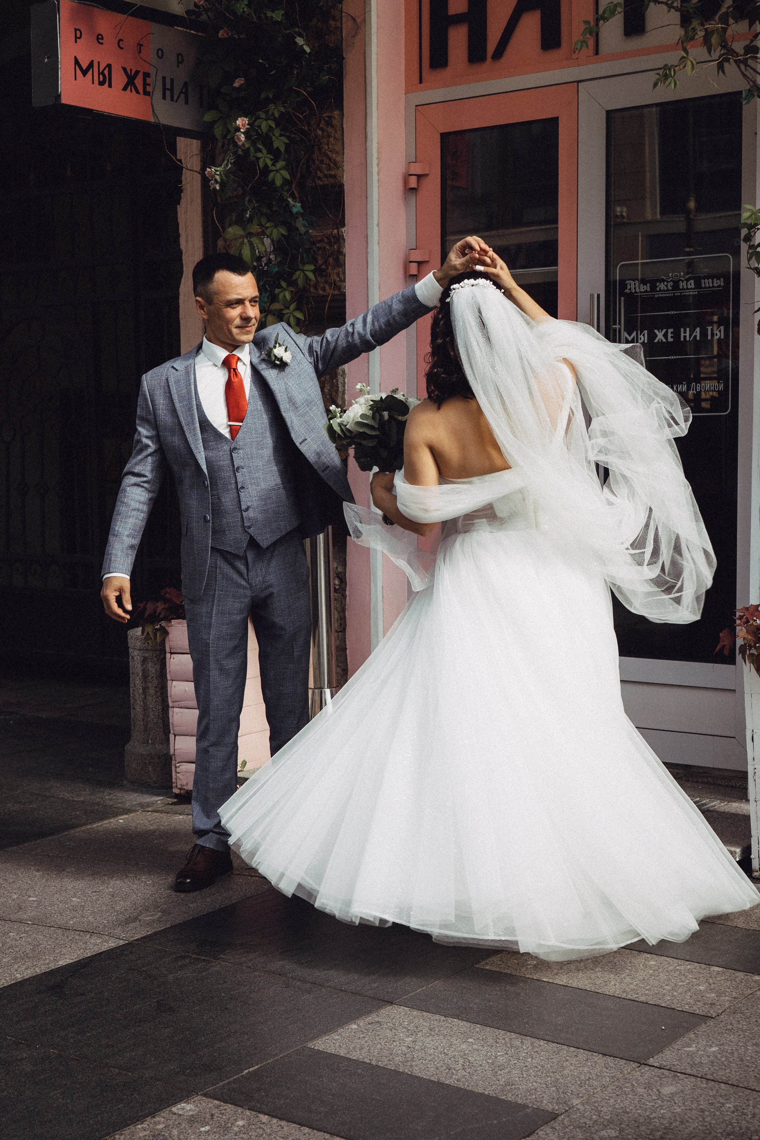 СВАДЕБНАЯ ПРОГУЛКА РЕСТОРАН МЫ ЖЕ НА ТЫ И ФОТОСЕССИИЯ С АВТОМОБИЛЕМ. Профессиональный фотограф, Санкт-Петербург — Виктория Богомолова