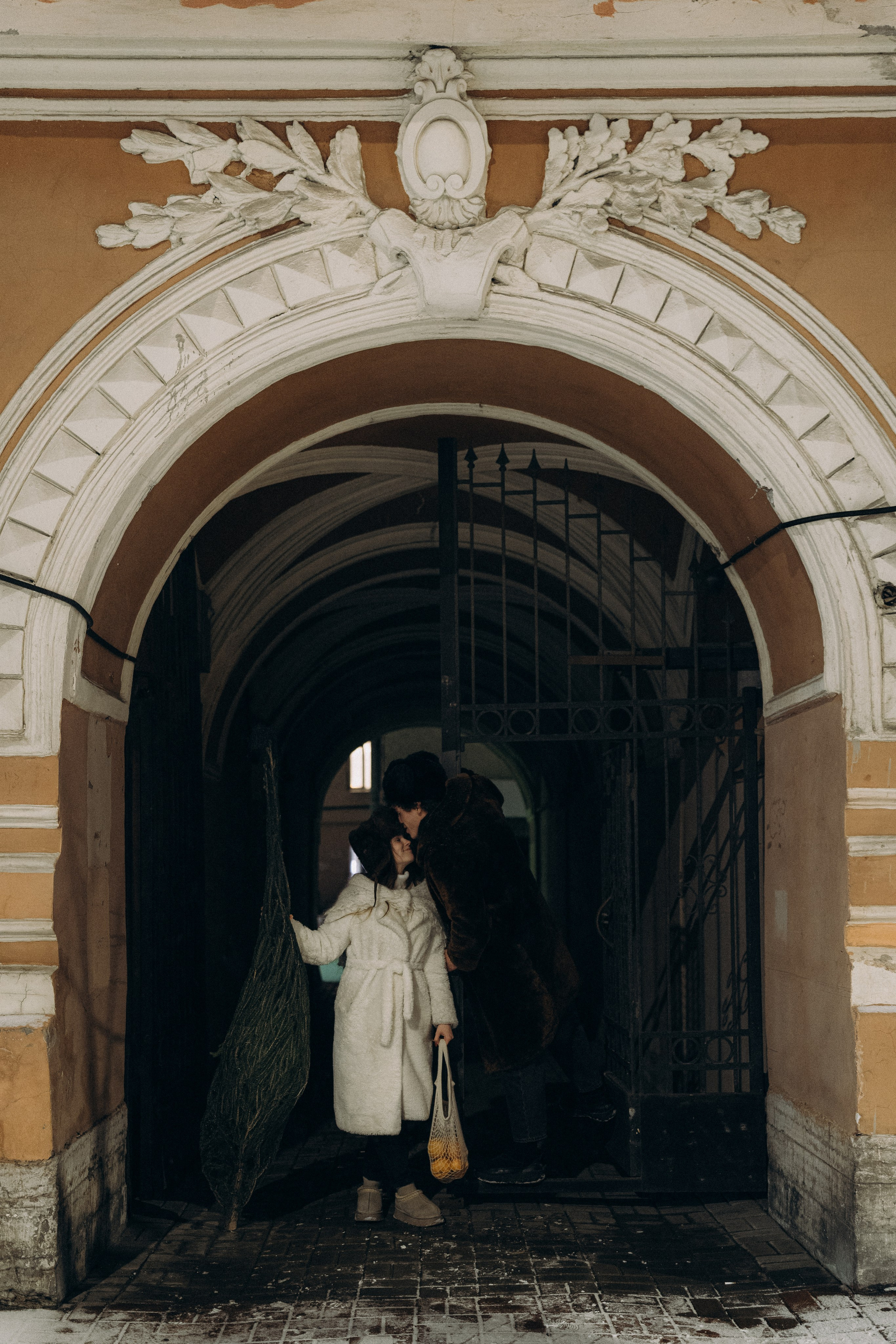 НОВОГОДНЯЯ ПРОГУЛКА ПАРЫ ПО ЧЕРНЫШЕВСКОЙ ПЕРЕД НОВЫМ ГОДОМ. Профессиональный фотограф, Санкт-Петербург — Виктория Богомолова