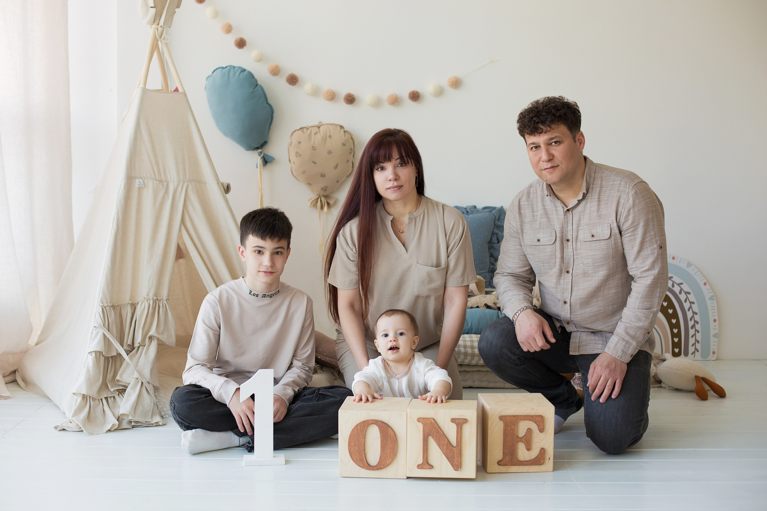 годовасие, 1год, мальчику 1 год, детская фотосессия, семейная фотосессия в фотостудии