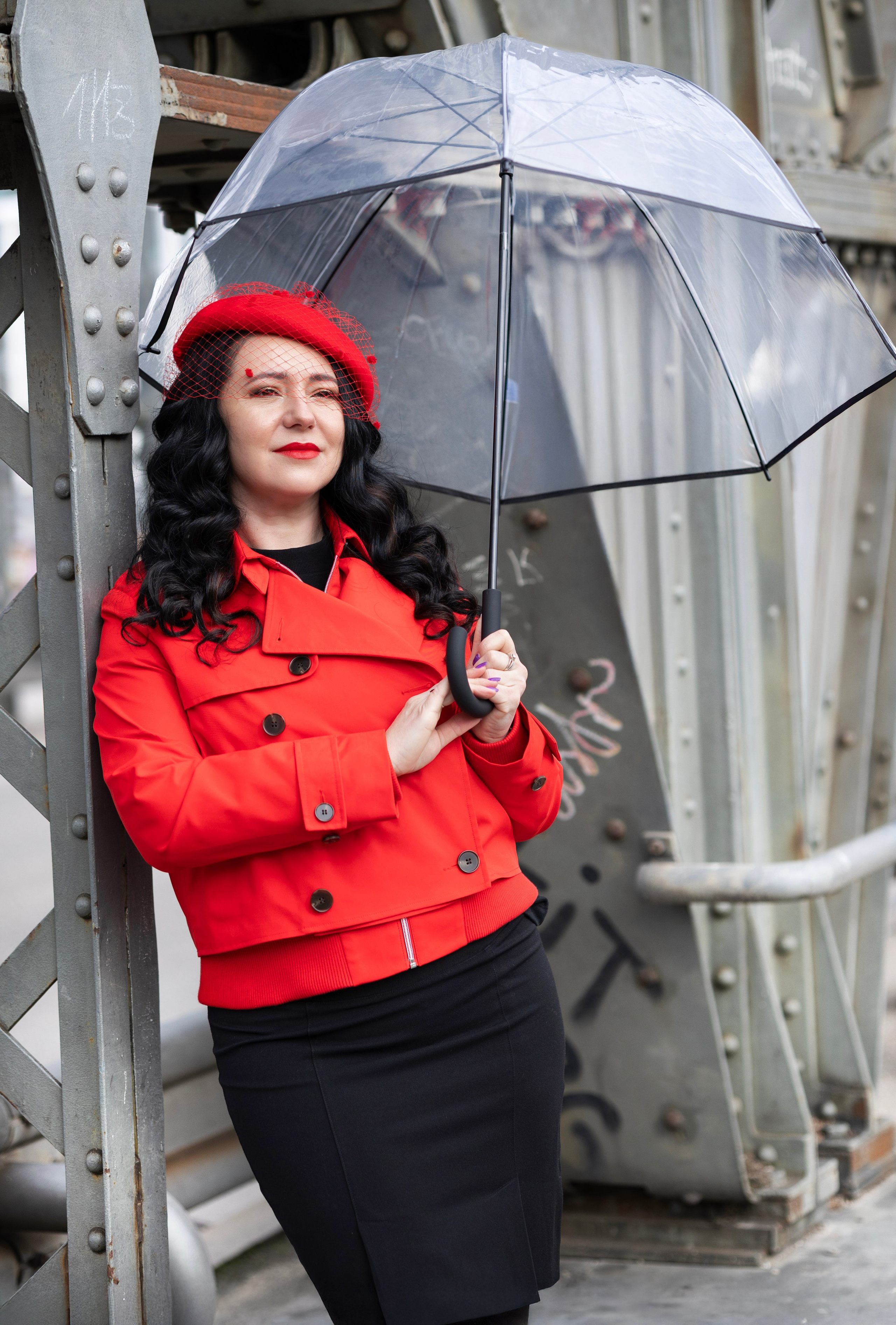 Balloons and red skirt. Photographer in Munich