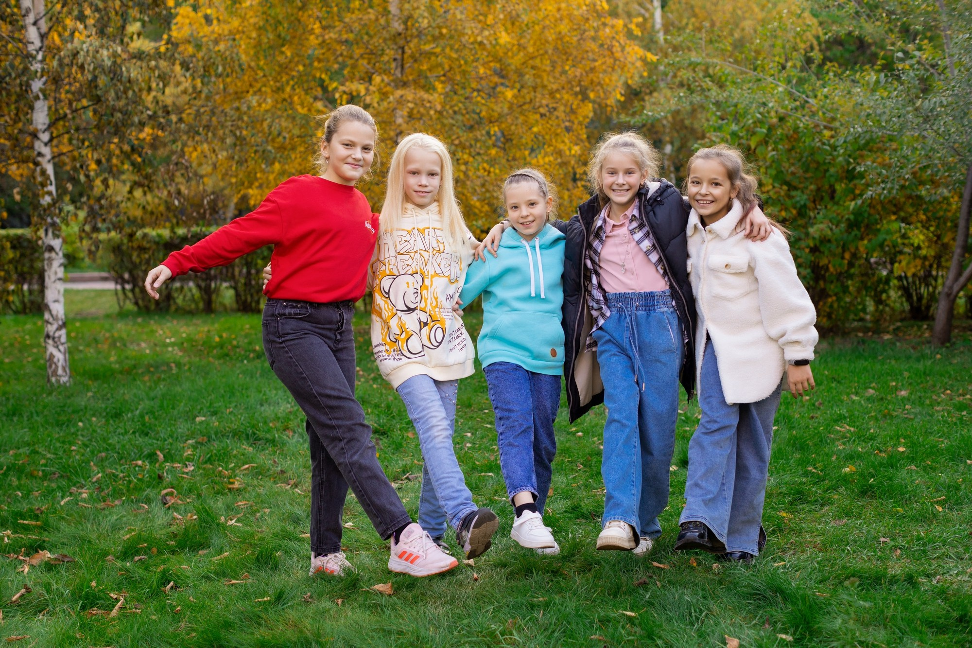 Яркая осенняя фотосессия: 76 школа 4 класс. СИГМА | Студия выпускных альбомов Красноярск