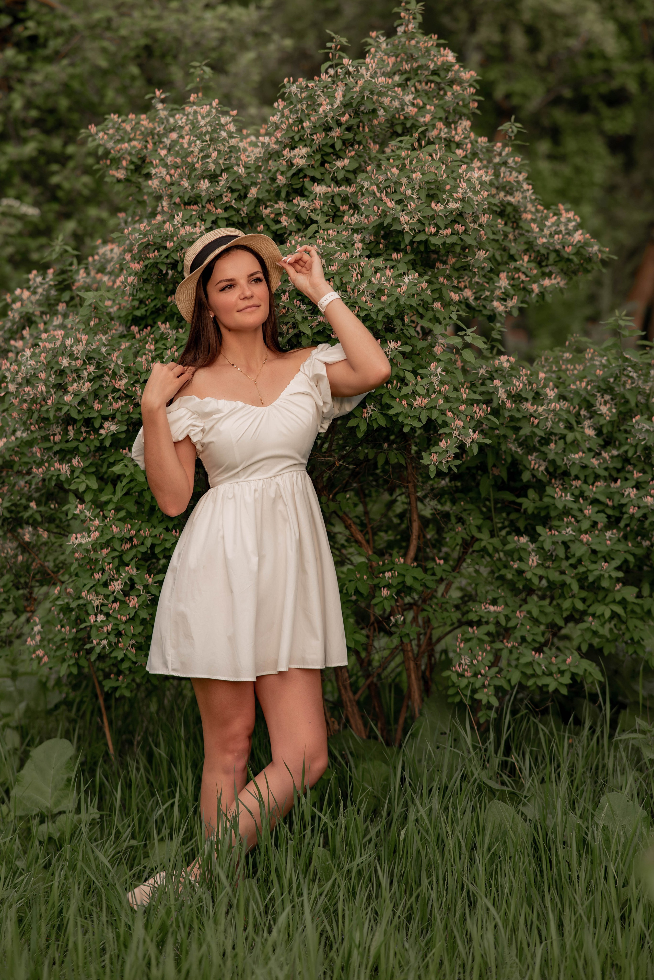 Вечерняя съёмка изящной девушки в парке города Абакан. Семейный и свадебный фотограф в Абакане Юлия Су