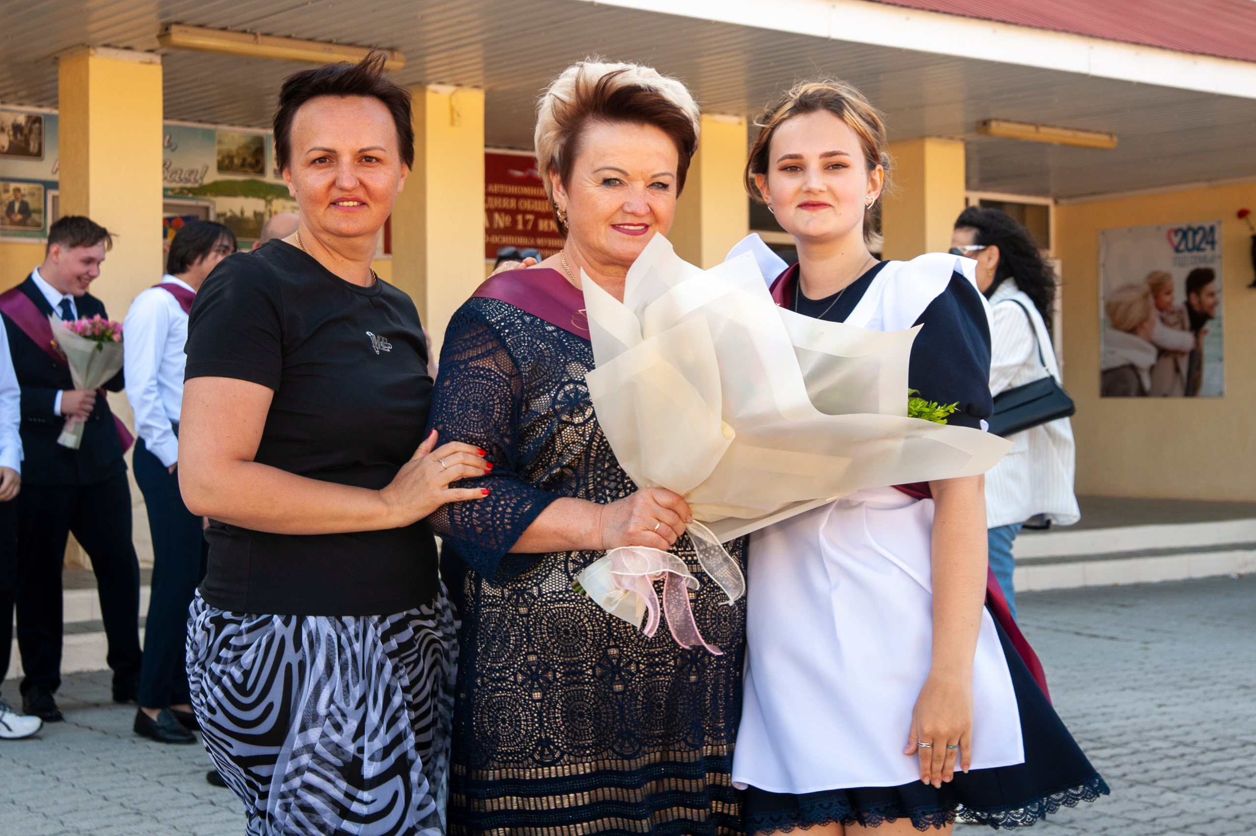 Последний Звонок МАОУ СОШ № 17 им. Эдуарда Есаяна — Архипо-Осиповка. Свадебный и семейный фотограф Денис Лукьянов в Краснодаре, Краснодарском крае и Республике Крым