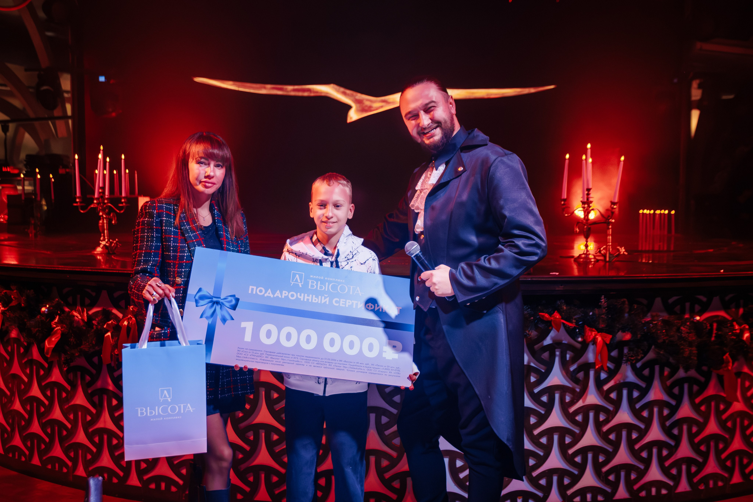 Новогодняя шоу-программа «MAGIC TIME» в PTIZZA BAR_Ялта_31.12.2025. Аминов Руслан | Фотограф