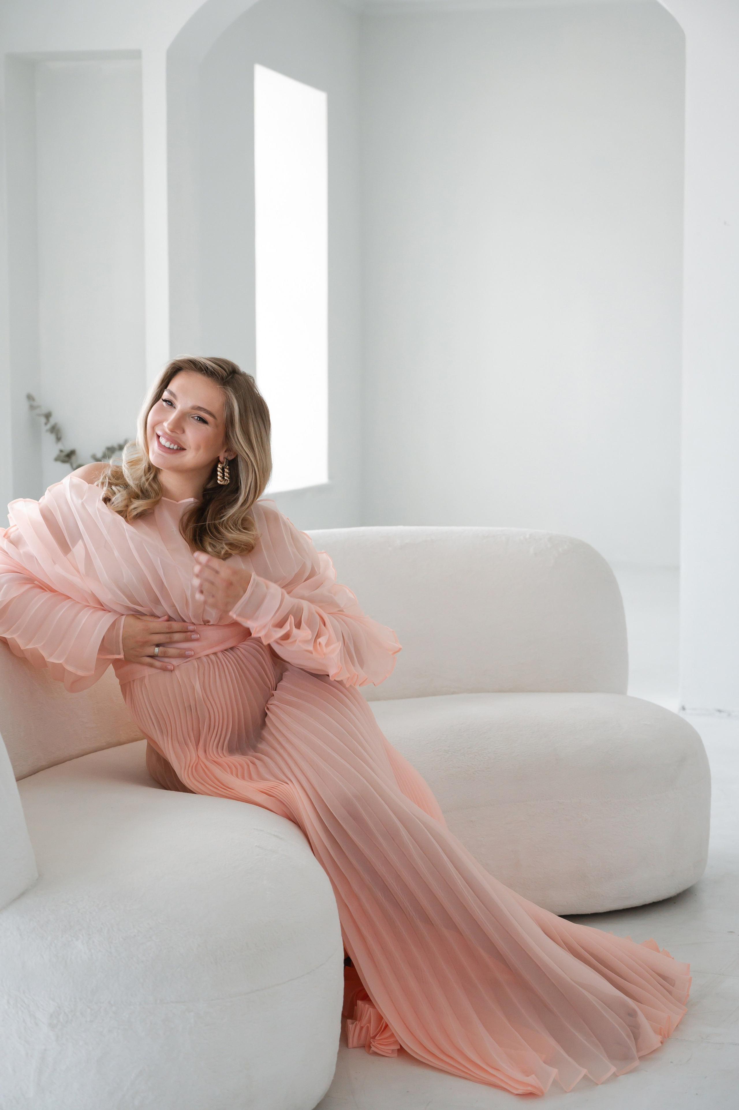 Профессиональный семейный и беременный фотограф в Санкт-Петербурге — Маргарита Иванова. Индивидуальные фотосессии под ключ: от образа до гот. Профессиональный фотограф беременности в СПБ. Стильные фотосессии беременности в стиле минимализм и классическая фотография