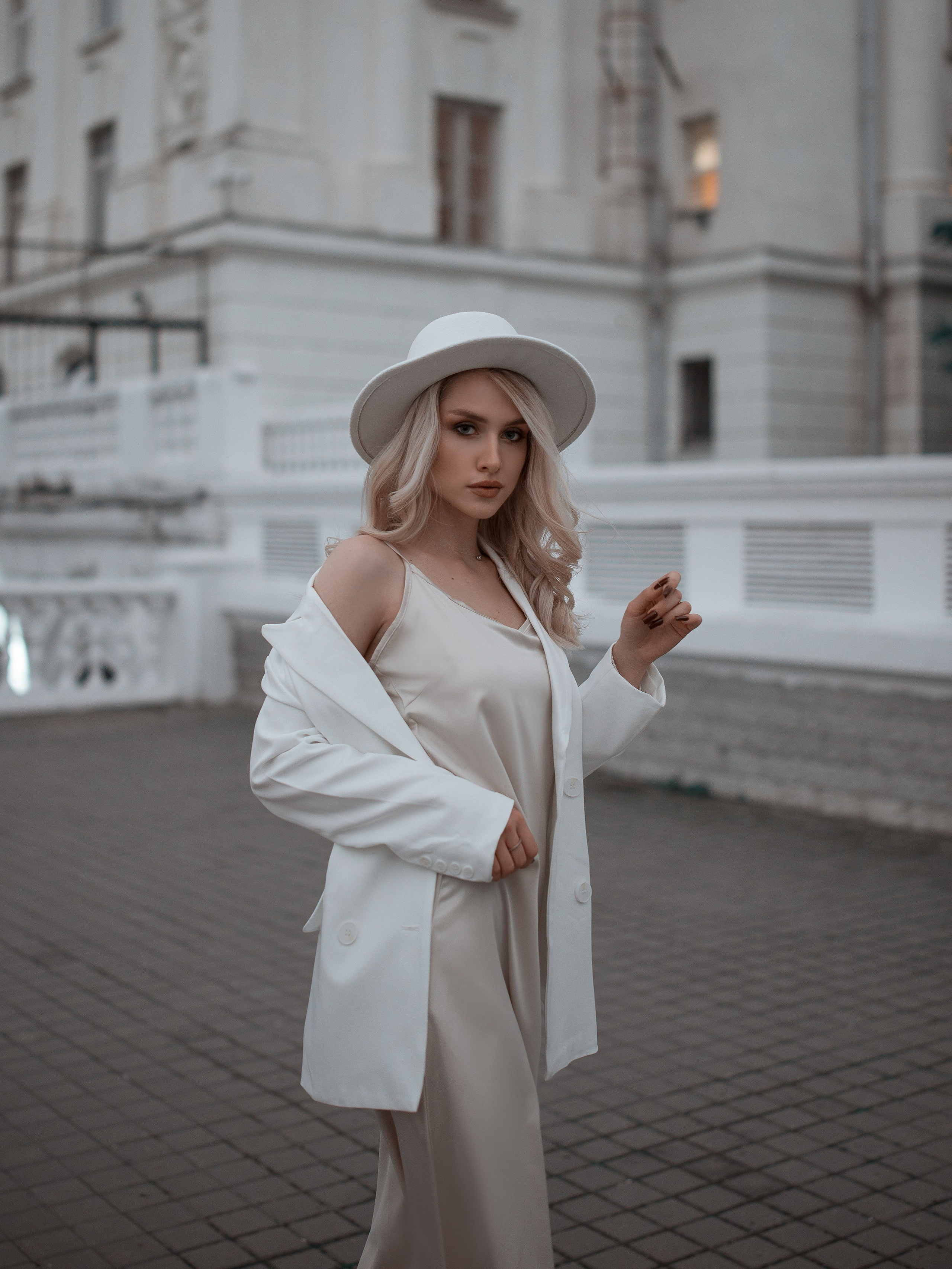 Прокат белого пиджака для фото в Севастополе