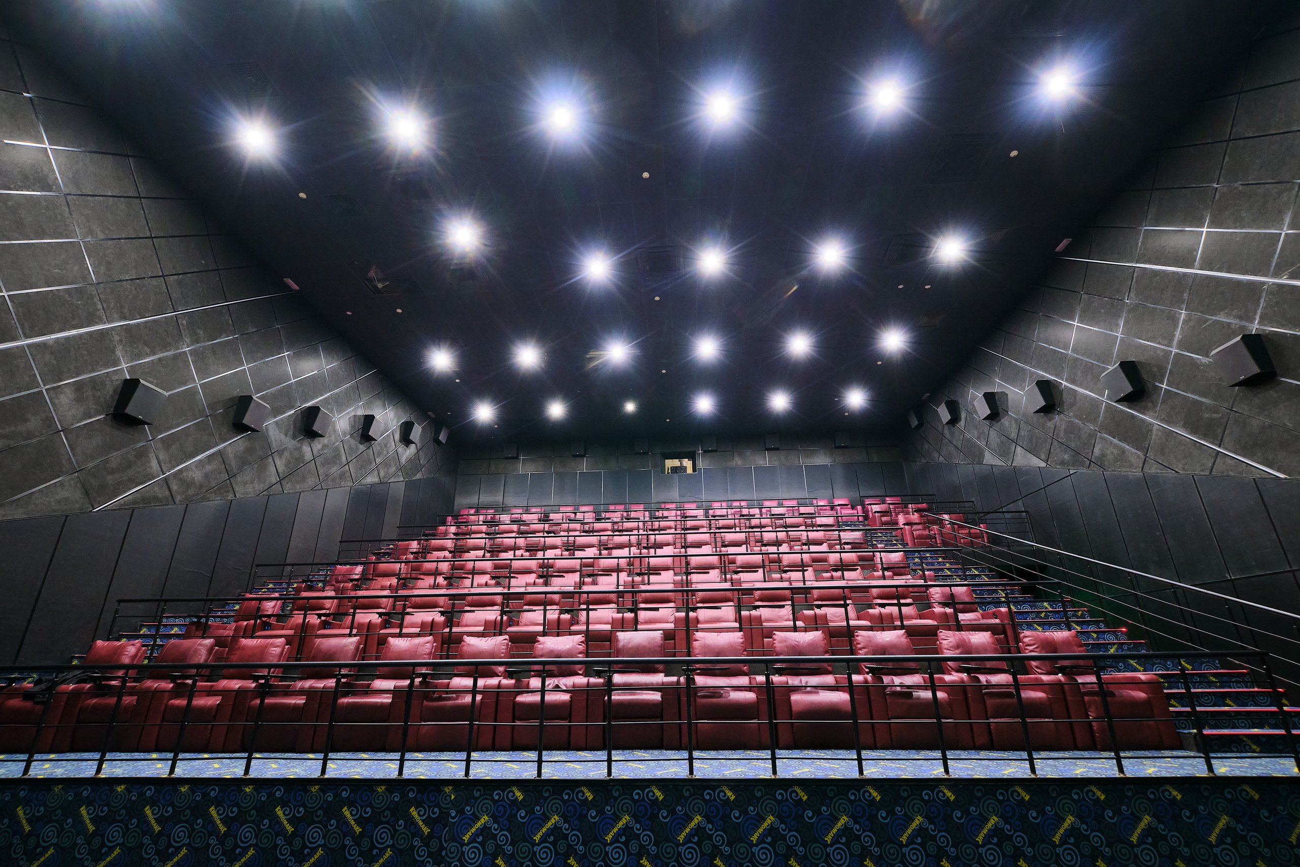 Профессиональная фотосъемка интерьера кинотеатра