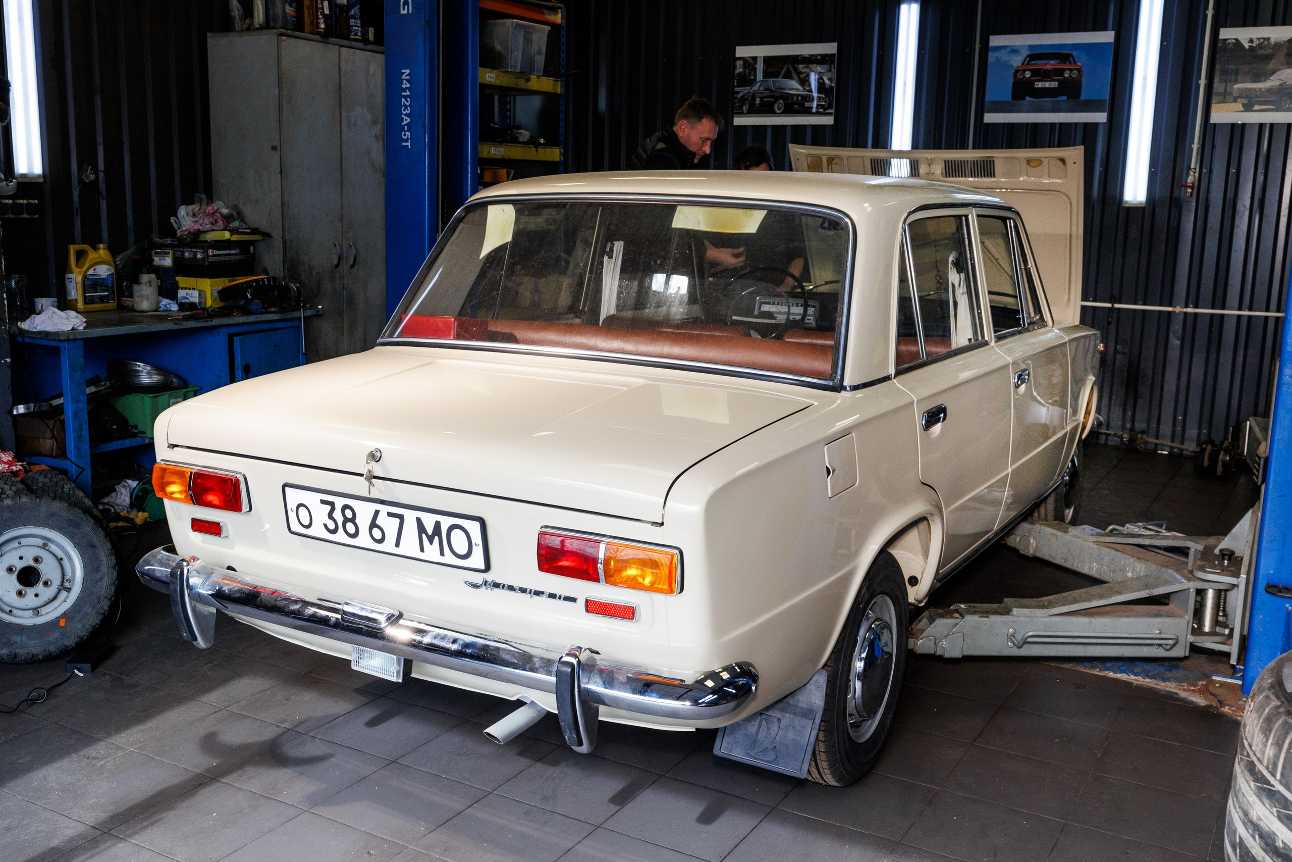 Автомобильная фотосъемка ВАЗ 2101 после реставрации в Бюро "Наследие"