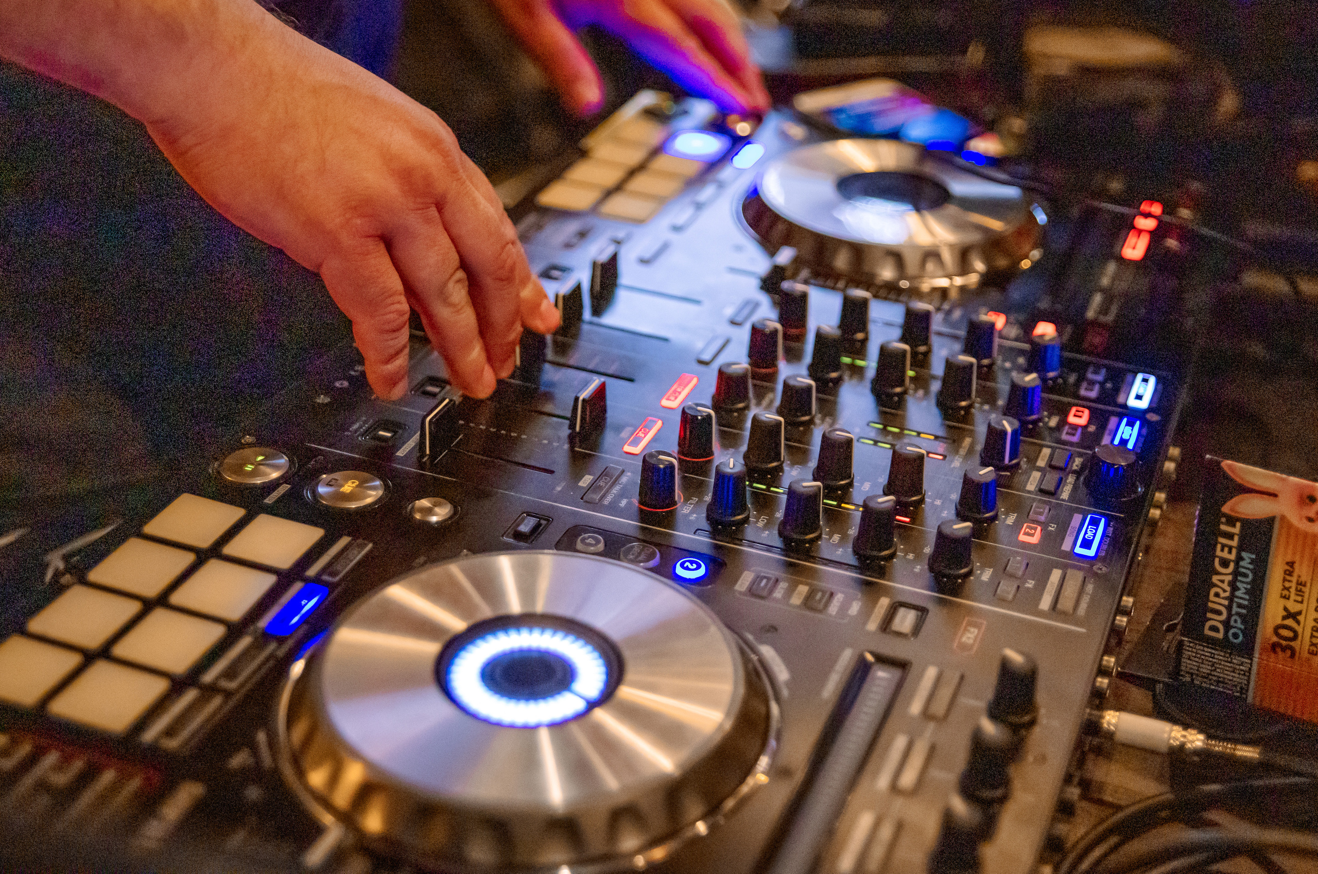  #ДИДЖЕЙМЕДВЕДЬ, диджей Медведь Диджей на свадьбу, диджей на корпоратив. диджей на праздник, диджей с аппаратурой, диджей с колонками, аренда аппаратуры dj medved резидент MixFm Диджей Алексей Медведь