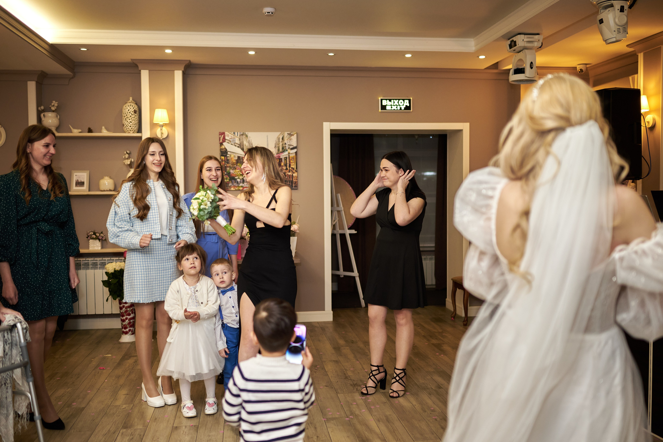 Фотограф Старый Оскол, Губкин. Свадебная фотосессия, доступная цена. Профессиональный фотограф Старый Оскол, Губкин — свадьба, венчание, крещение, юбилей и день рождения