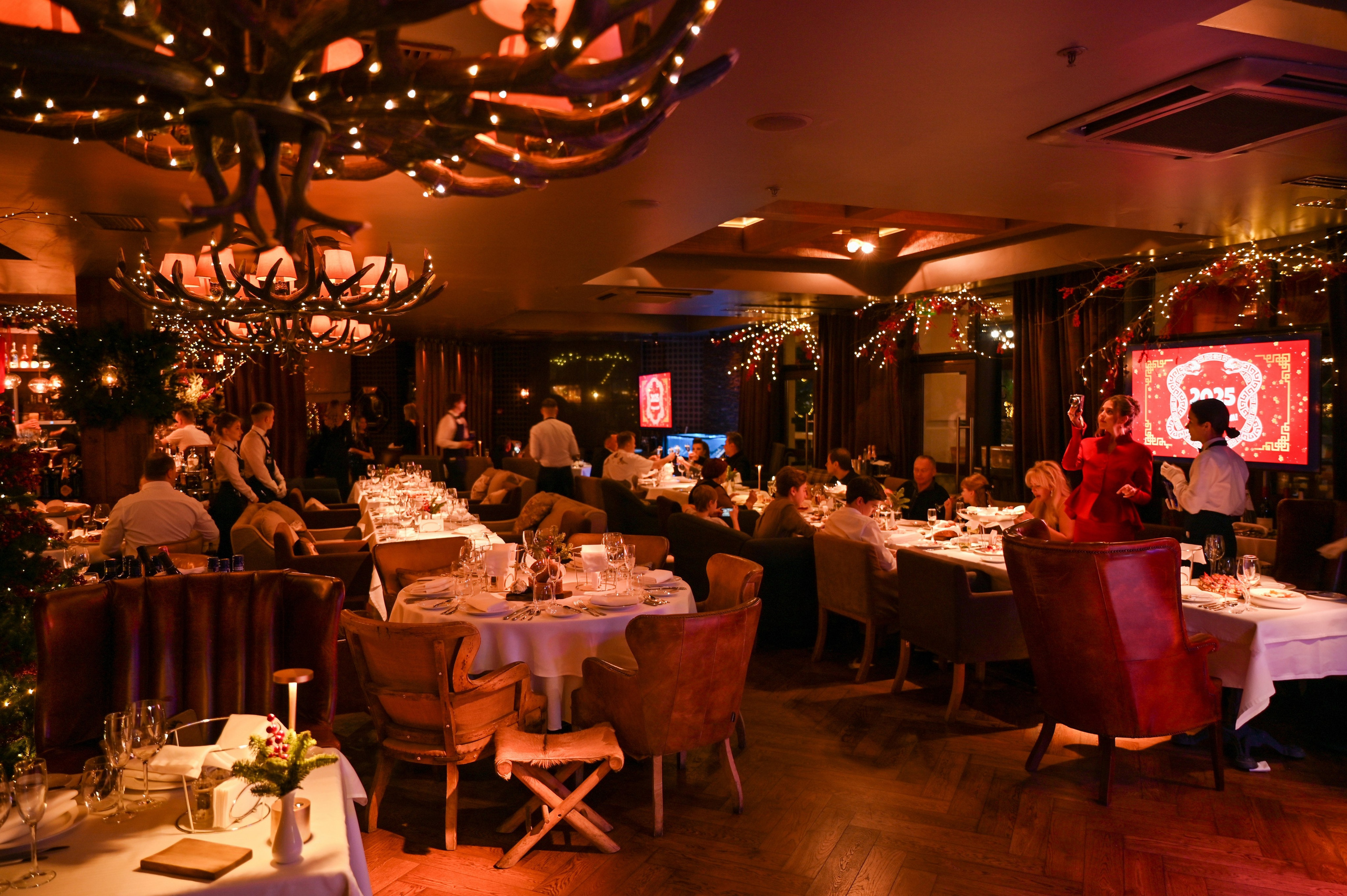 Новый год 2025 в ресторане Red Fox. Репортажный фотограф в Красной Поляне и Сочи Павлюченко Екатерина