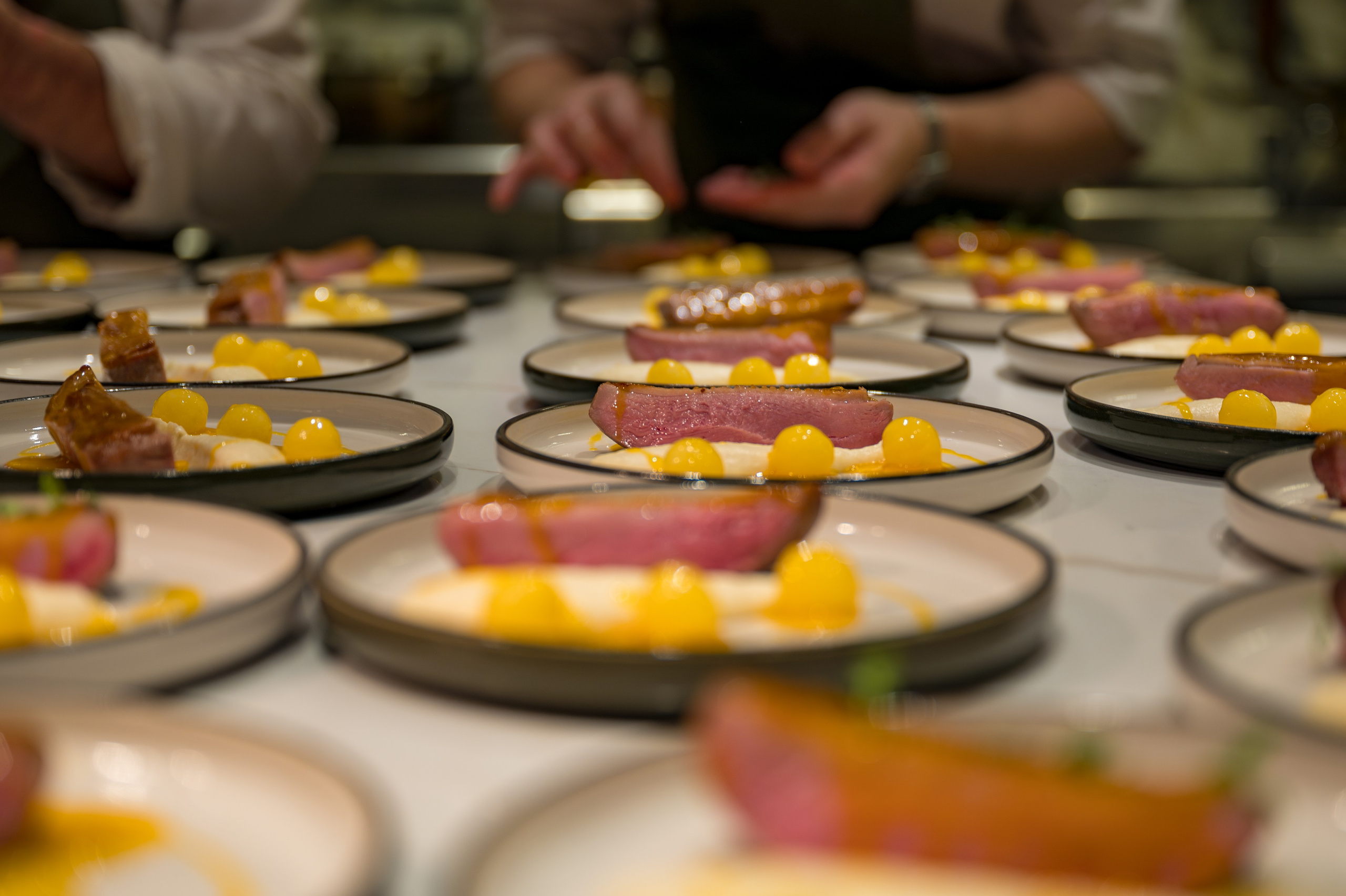 Гастрономический ужин в ресторане Co-Co Chalet. Репортажный фотограф в Красной Поляне и Сочи Павлюченко Екатерина