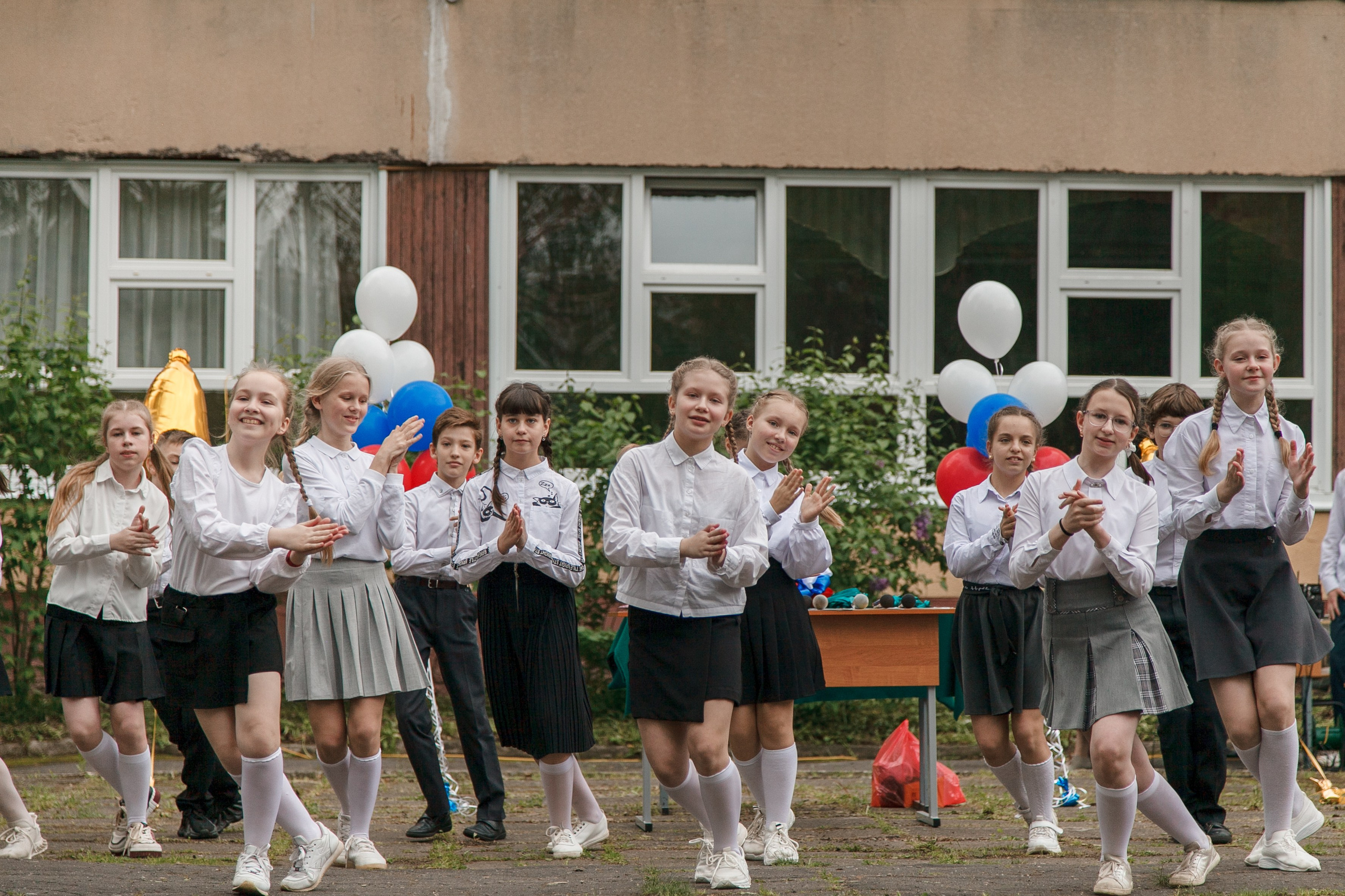 Последний звонок. Ирина Коновалова школьный фотограф. Выпускные альбомы Ярославль