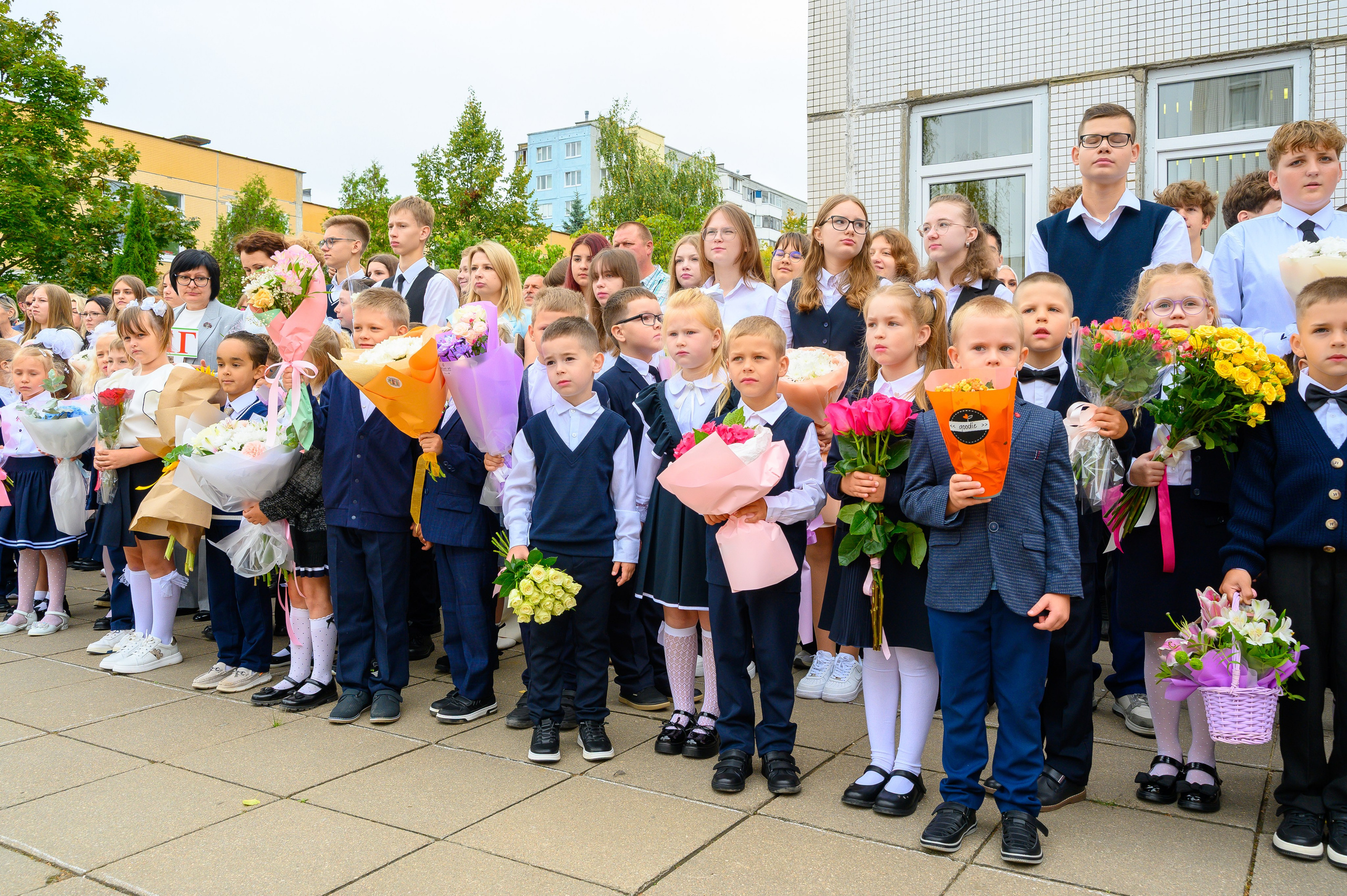 Вот звучит первый звонок, перед этим долгое приготовление к новому этапу в жизни, Яромир идет в школу. Фотоуслуги, услуги фотографа, фотографирование важных событий