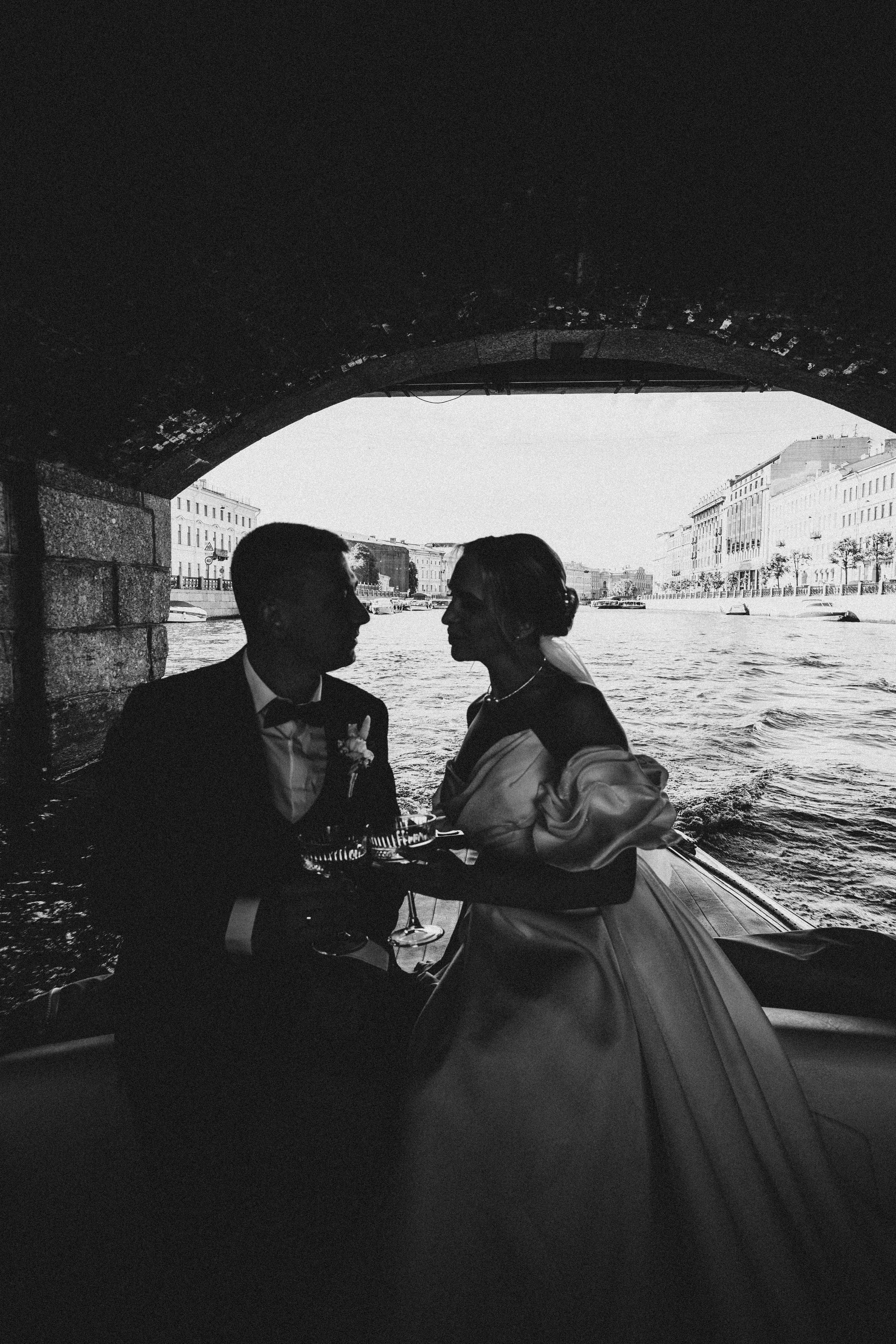 СВАДЕНБНАЯ СЬЕМКА НА КАТЕРЕ ПО КАНАЛАМ САНКТ-ПЕТЕРБУРГА И В АКВАТОРИИ НЕВЫ. Профессиональный фотограф, Санкт-Петербург — Виктория Богомолова