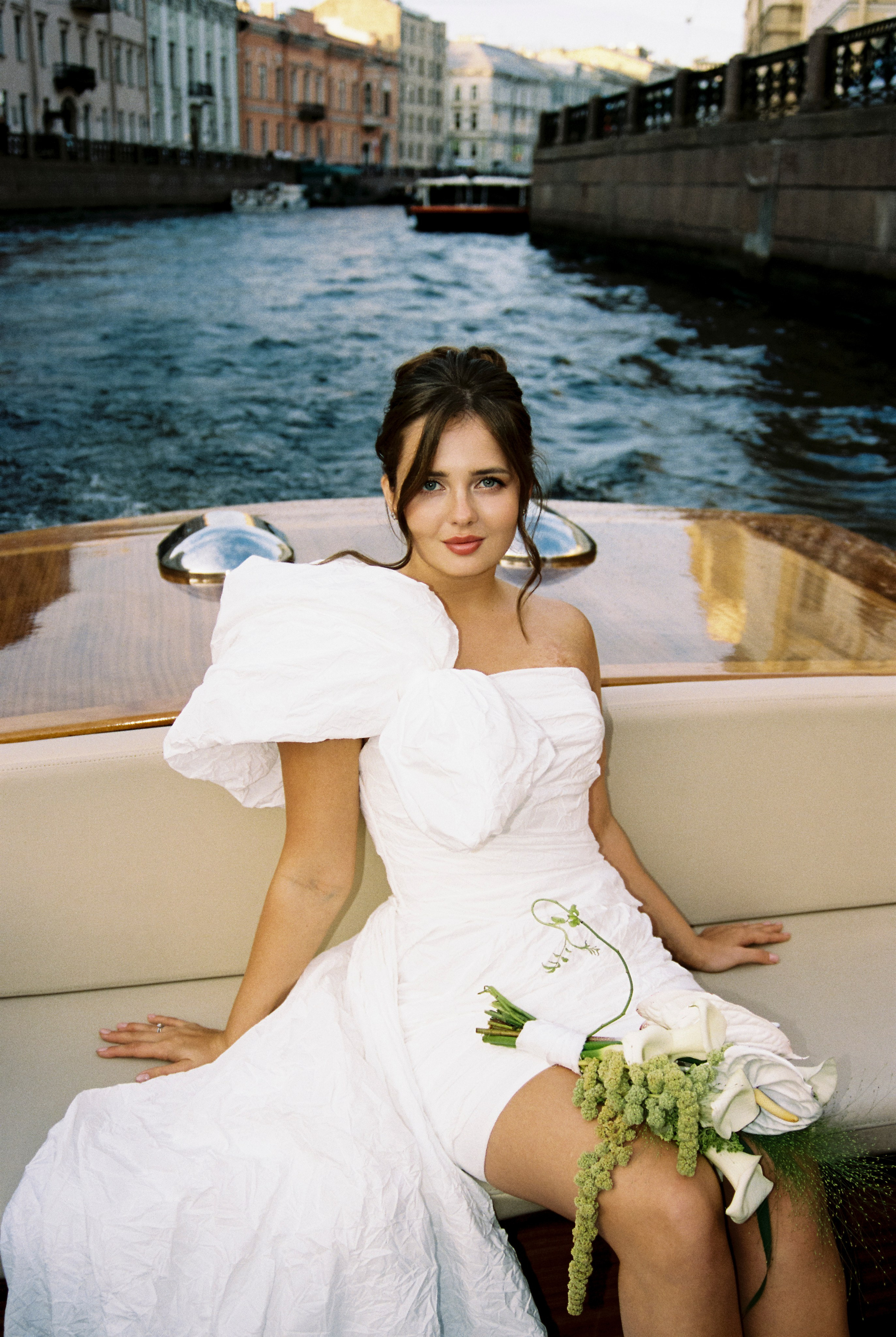 Настя и Лёша. Прогулка по Питеру. Катер. На цифру и плёнку. Свадебный фотограф Катерина Чулкова