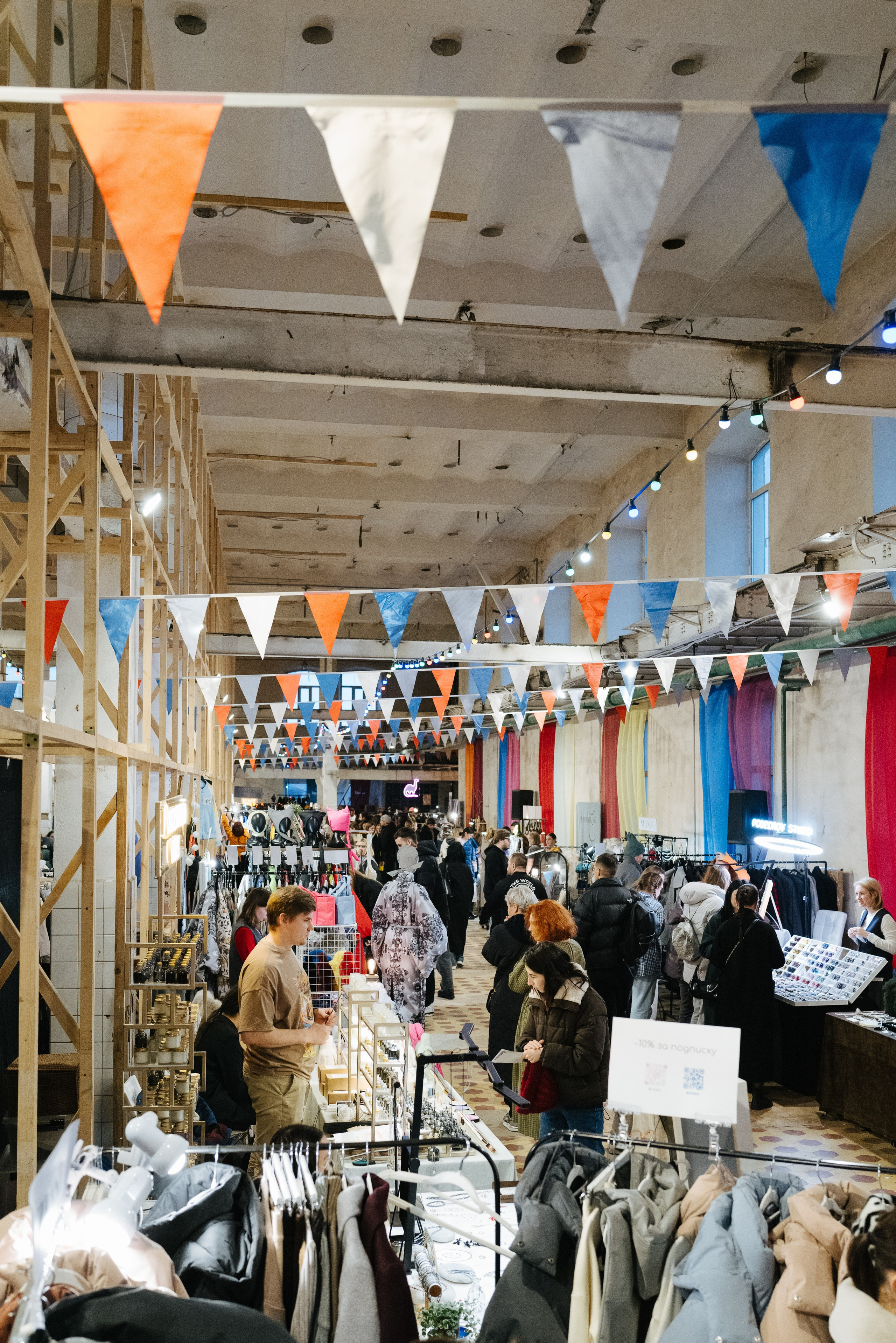 16 ноября 2024 в пространстве «Кристалл» / фото Валерий Белобеев. Фотоотчеты «Ламбада-маркета»