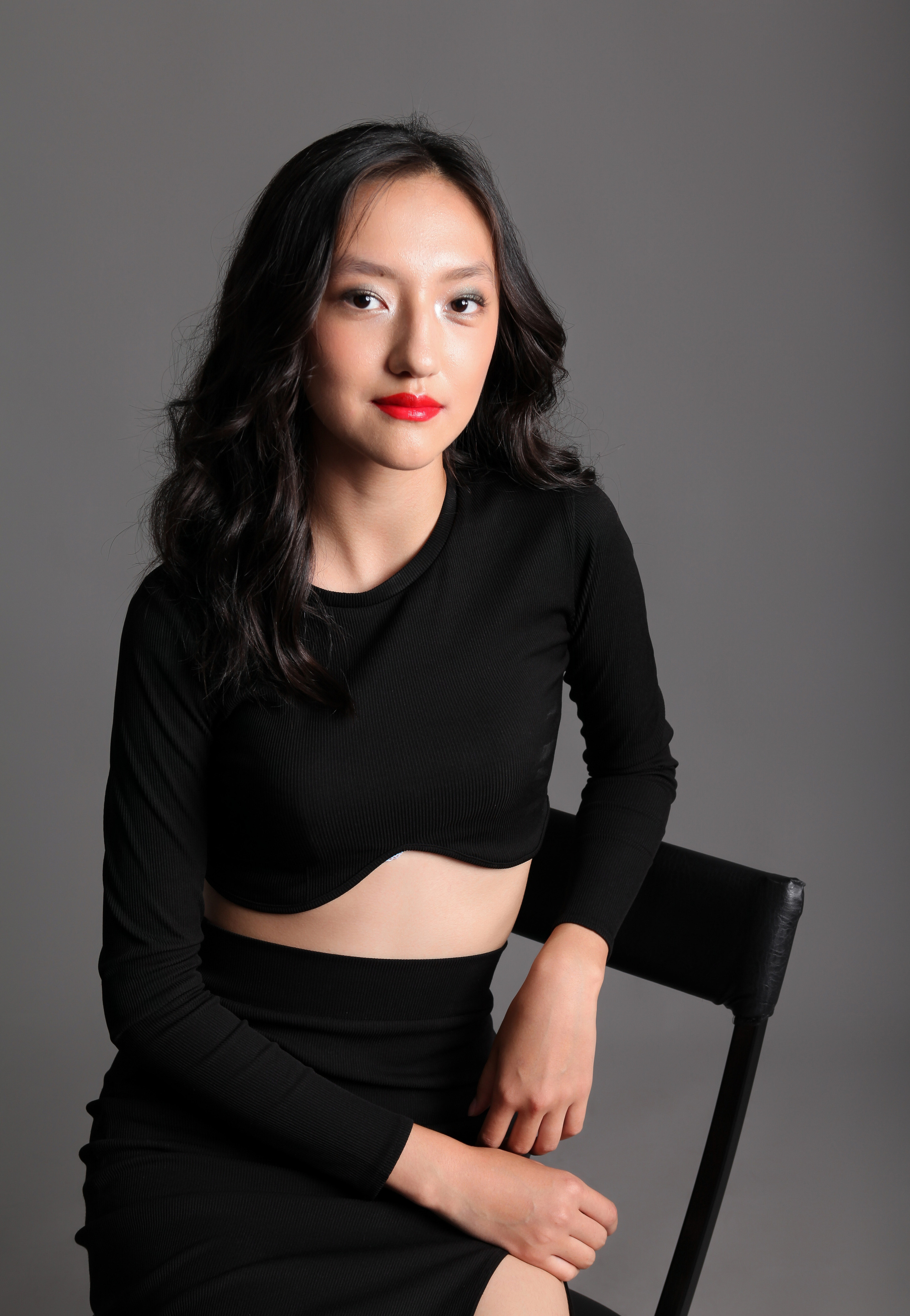 Модель для предметной съемки Камила Новосибирск| Sale Easy