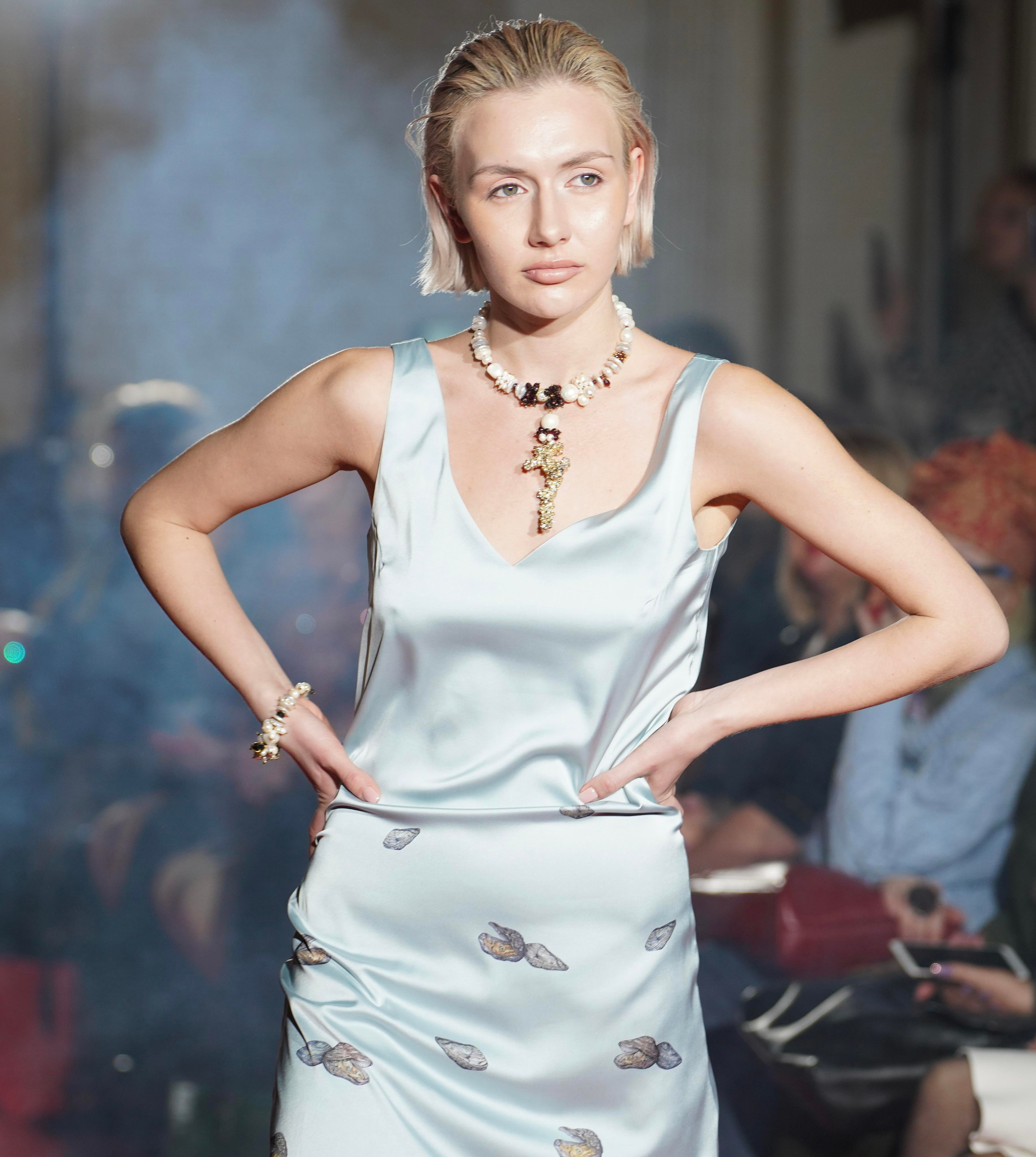 Модель для предметной съемки москвичка Арина| Sale Easy