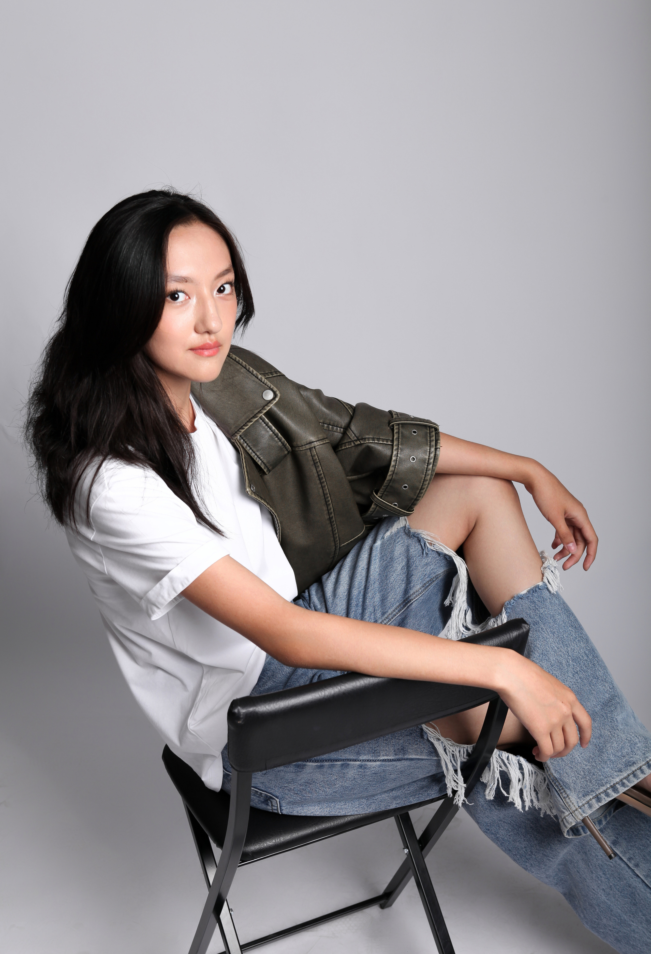 Модель для предметной съемки Камила Новосибирск| Sale Easy