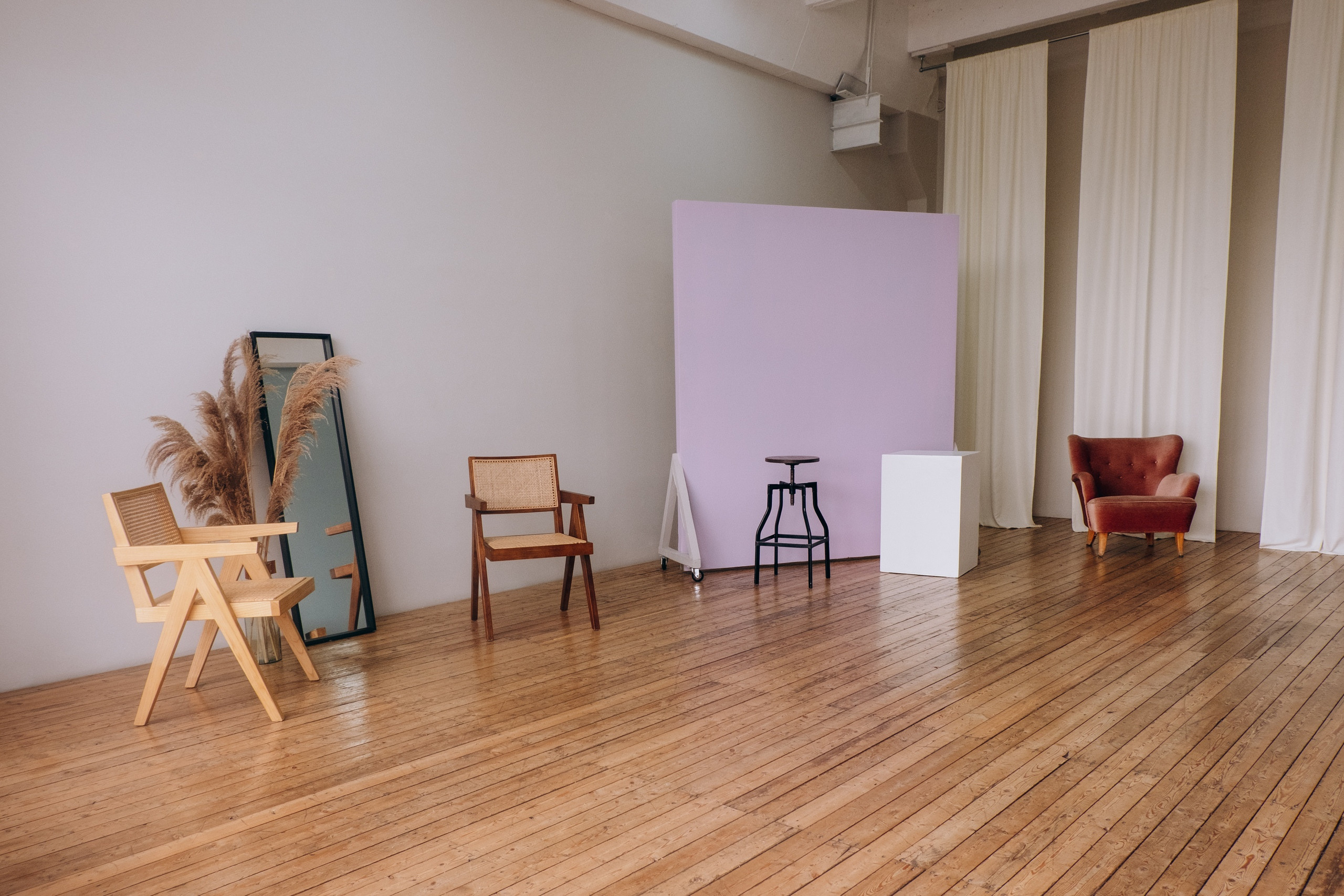 Студия ATOP Зал CMYK для предметной съемки  Новосибирск|Sale Easy