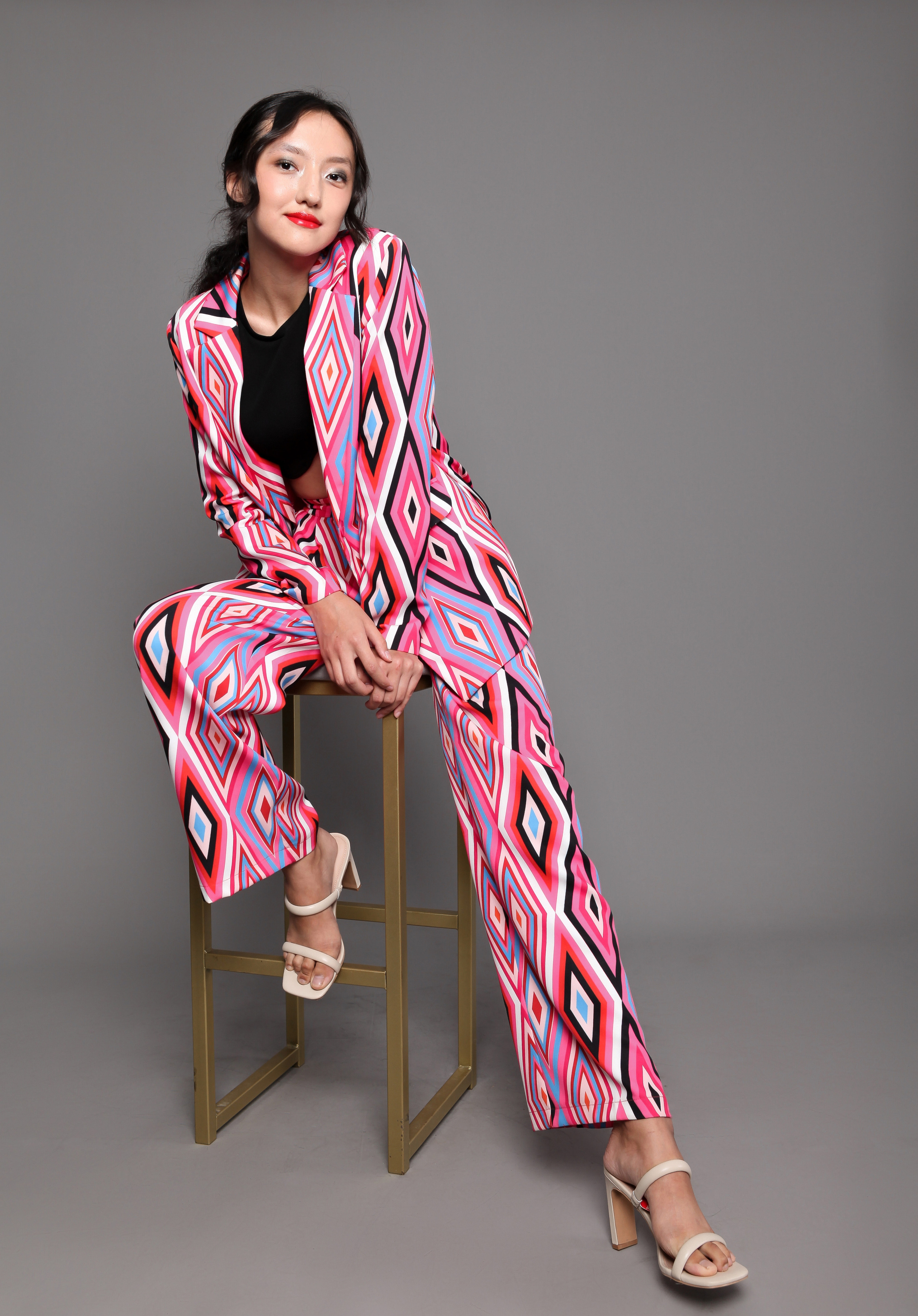 Модель для предметной съемки Камила Новосибирск| Sale Easy