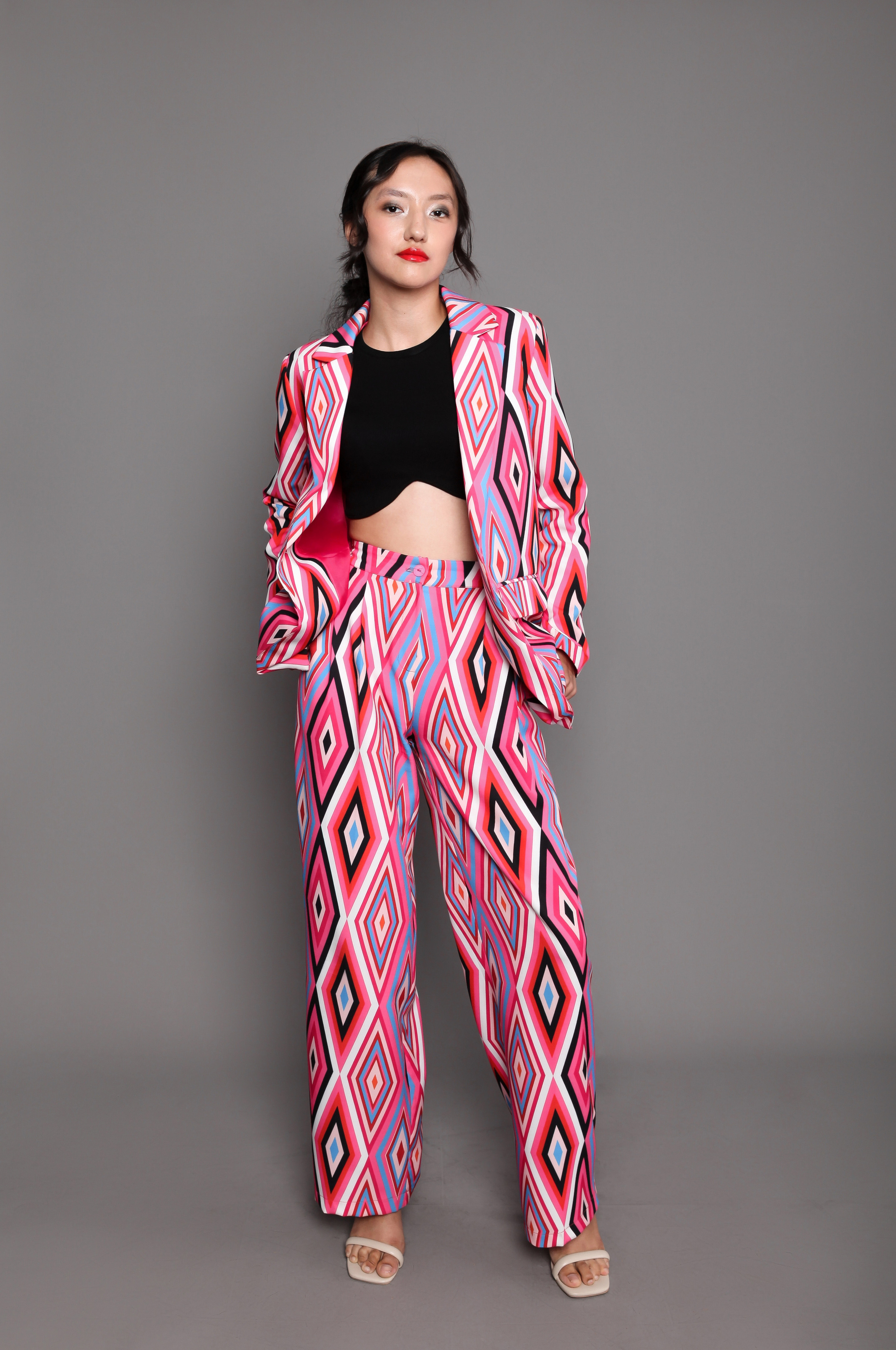 Модель для предметной съемки Камила Новосибирск| Sale Easy