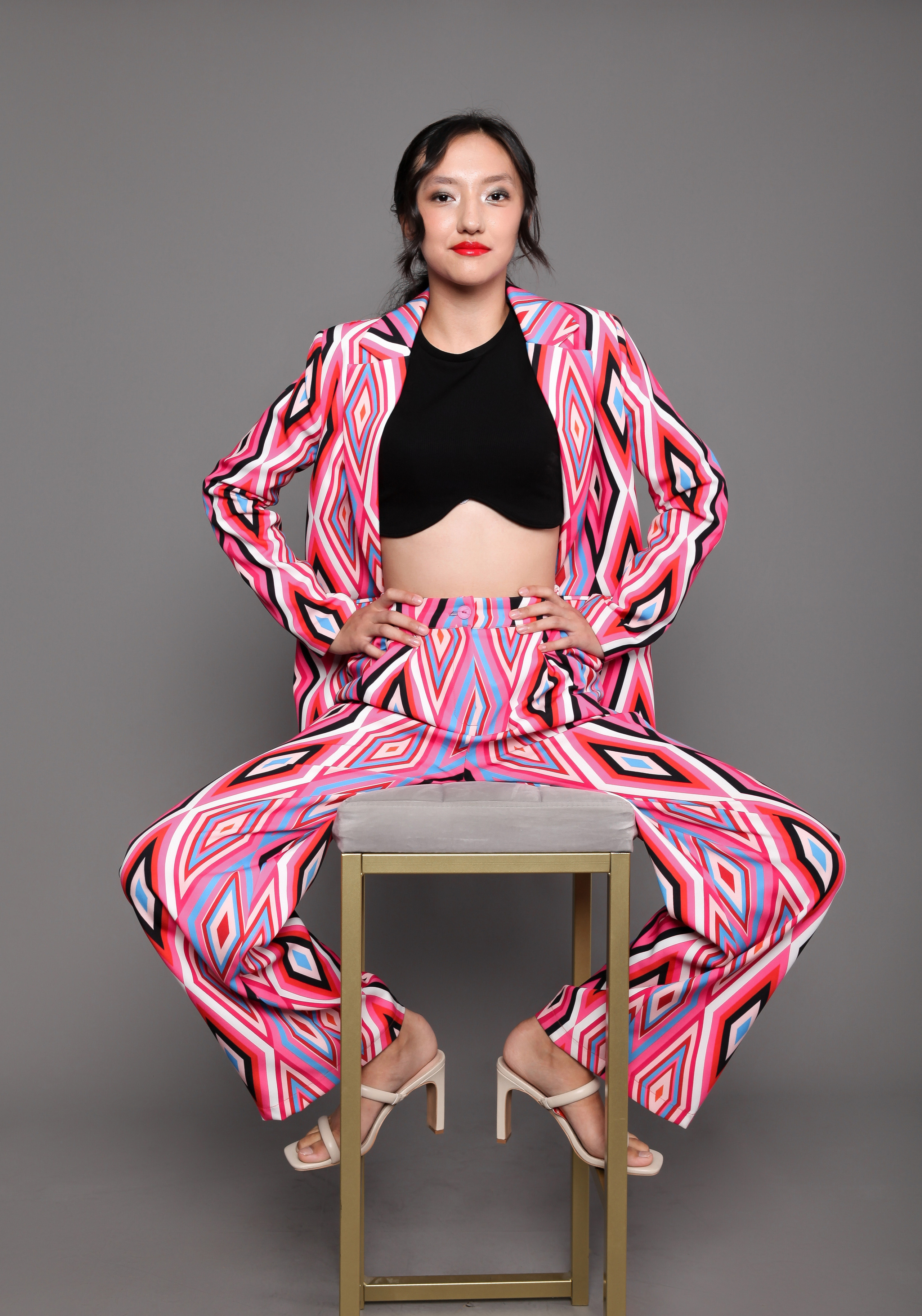 Модель для предметной съемки Камила Новосибирск| Sale Easy