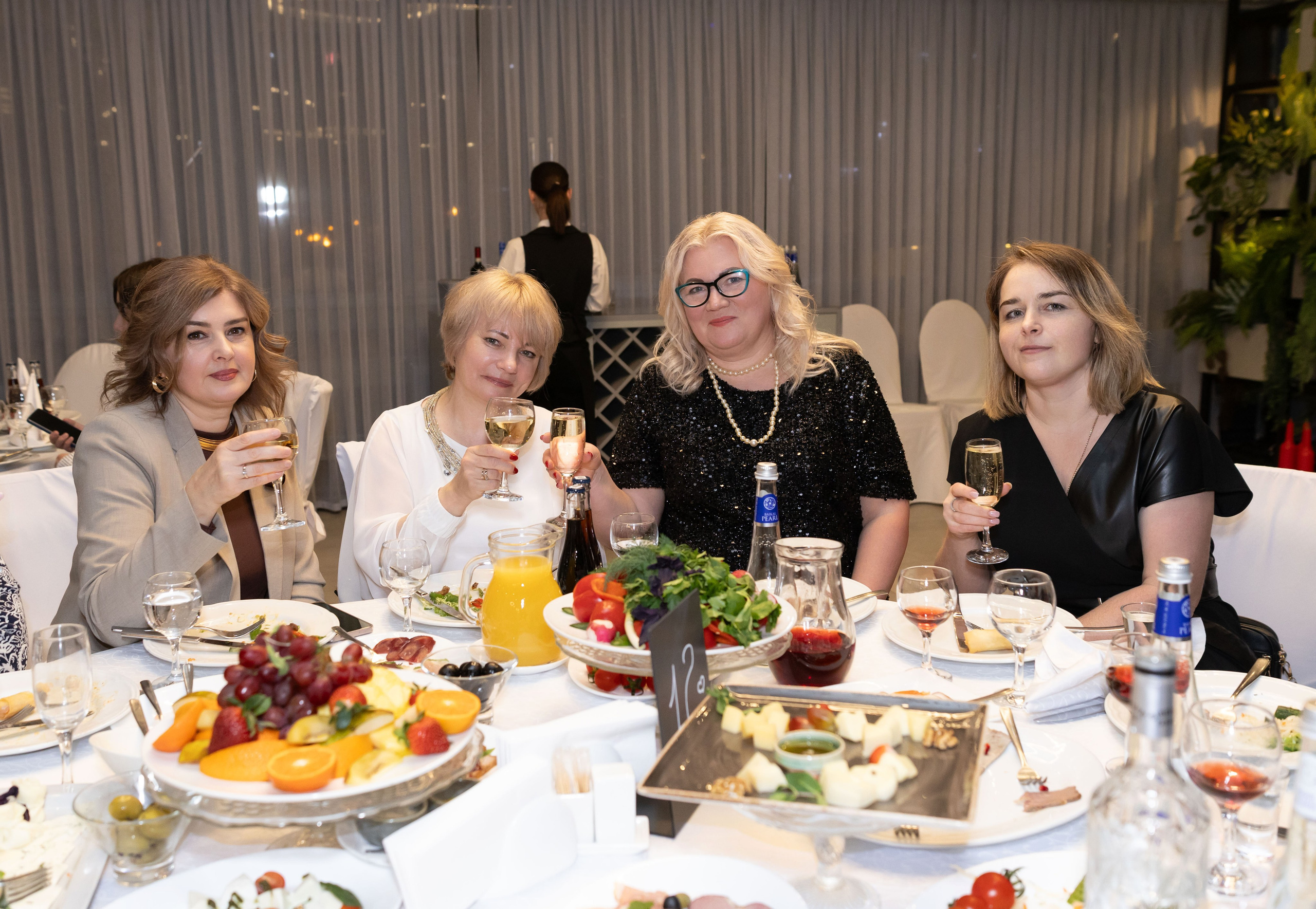 Корпоратив ресторан Времена года Москва. Семейный и детский фотограф Анна Петракова