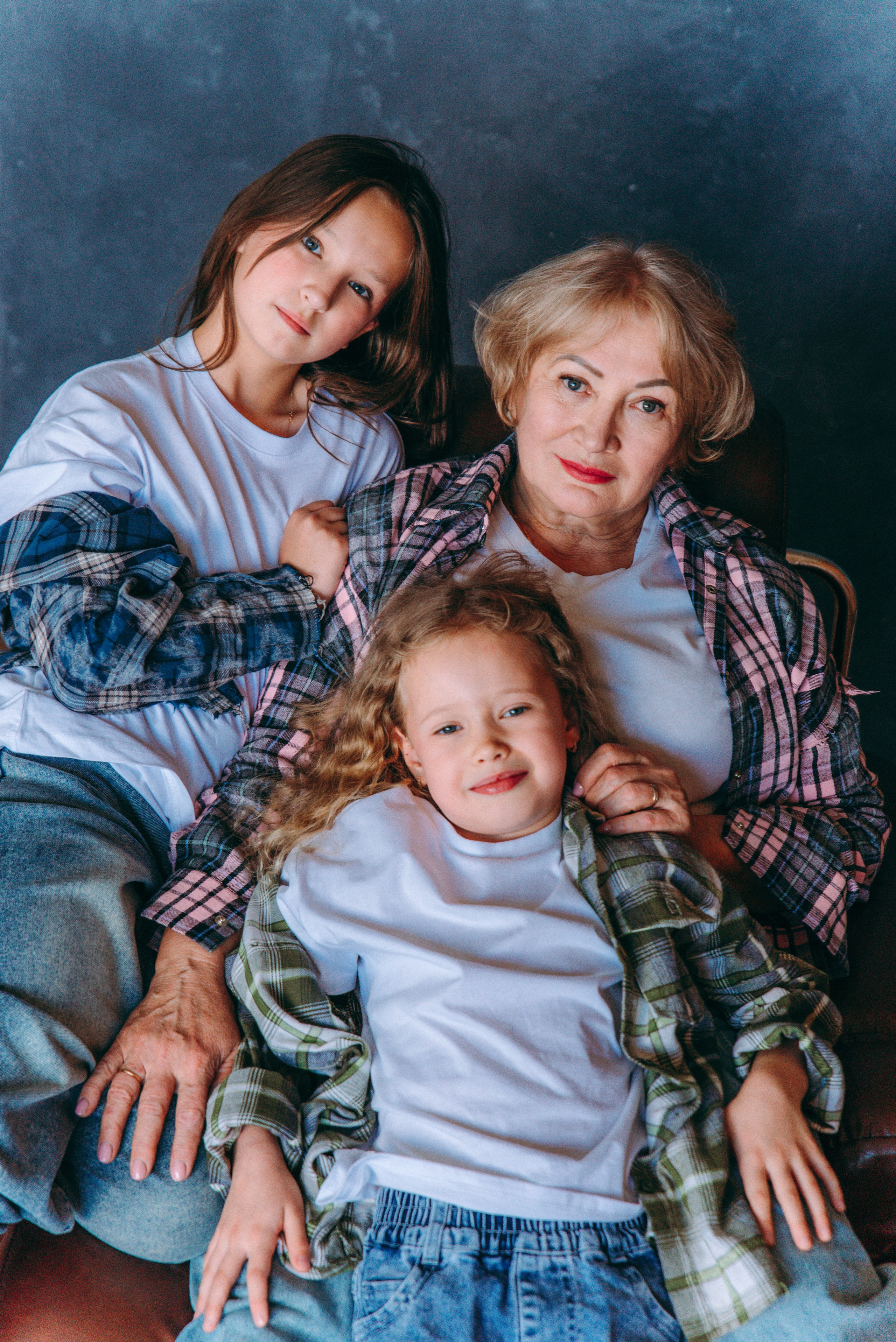 СВЕТЛАНА И ВНУЧКИ. Ольга Козлова фотограф Волгоград olkiny-fotki.ru