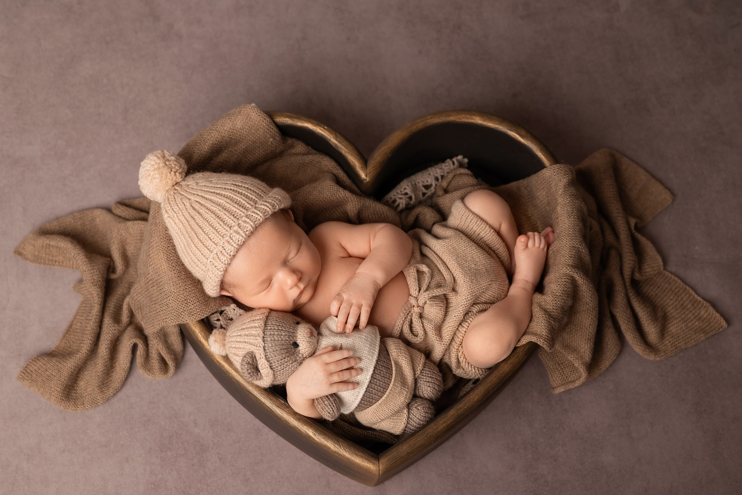 Фотосессия новорожденных в Норильске. Фотограф новорожденных в Норильске Виктория Шагалиева