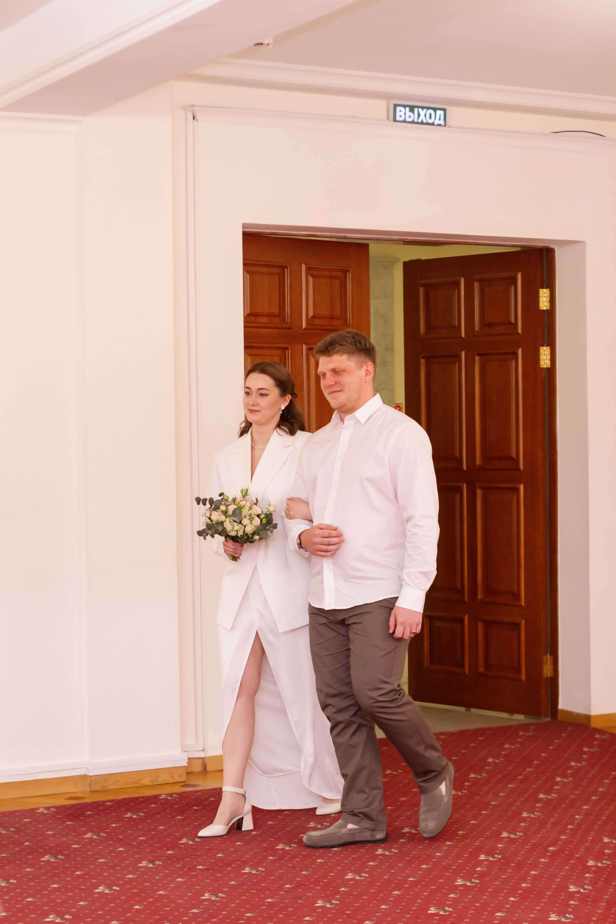 Никита и Елизавета. Свадебная фотосъёмка в ЗАГСе, Екатеринбург. Фотограф в Екатеринбурге Пойгина Елена