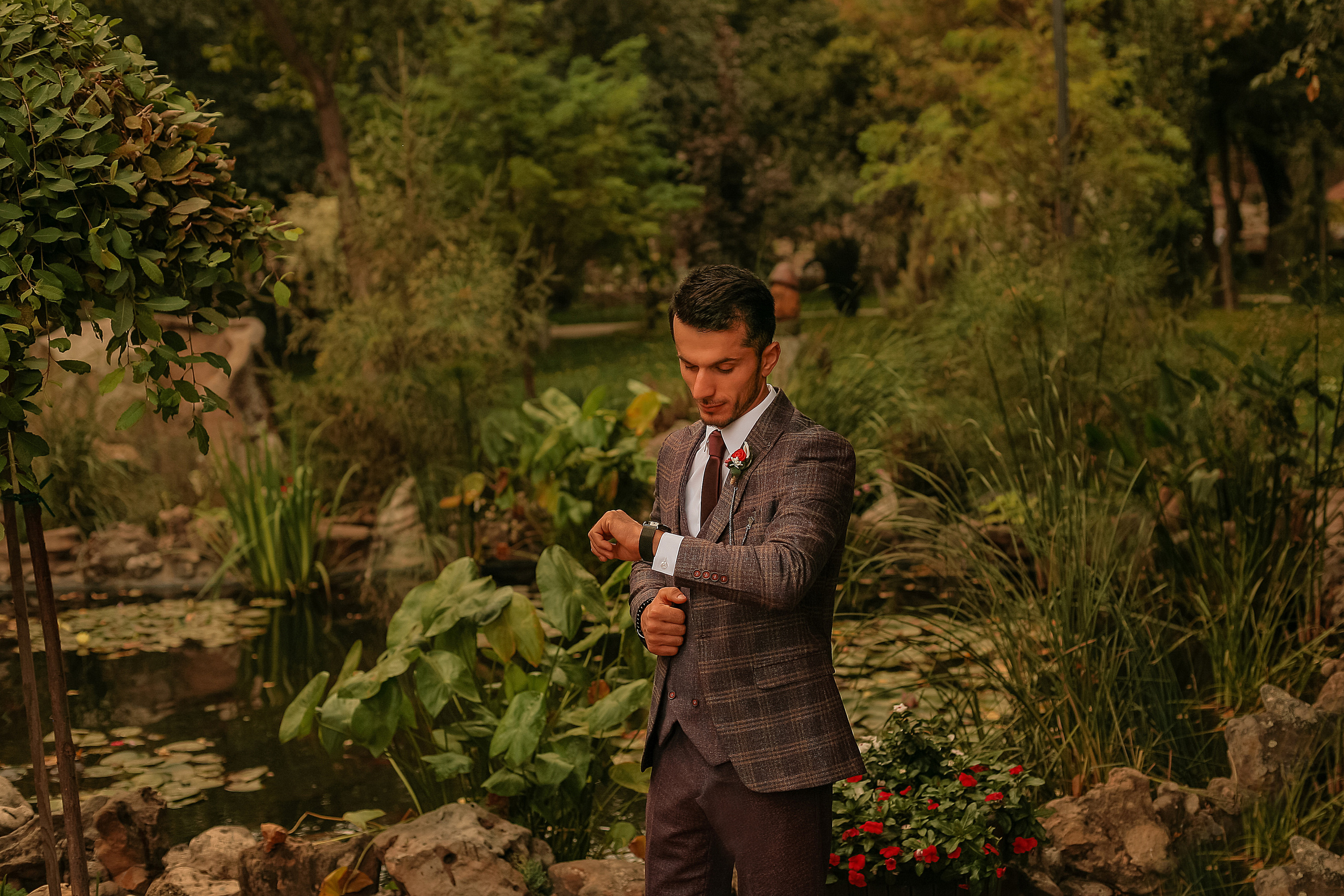 Свадебная прогулка на закате. Свадебный фотограф Евгения Фролова г. Каменск-Шахтинский, Донецк, Ростов