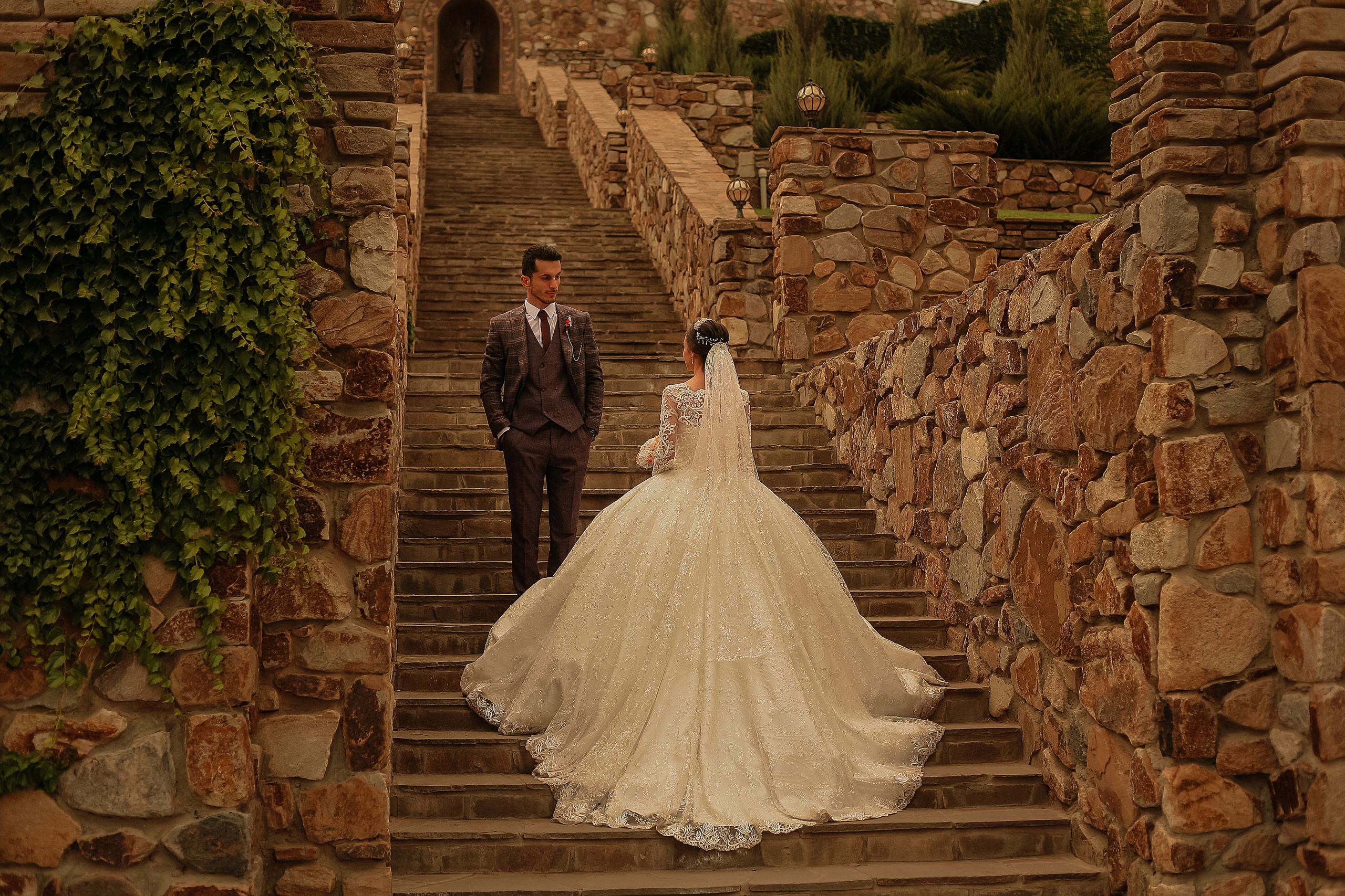 Свадебная прогулка на закате. Свадебный фотограф Евгения Фролова г. Каменск-Шахтинский, Донецк, Ростов