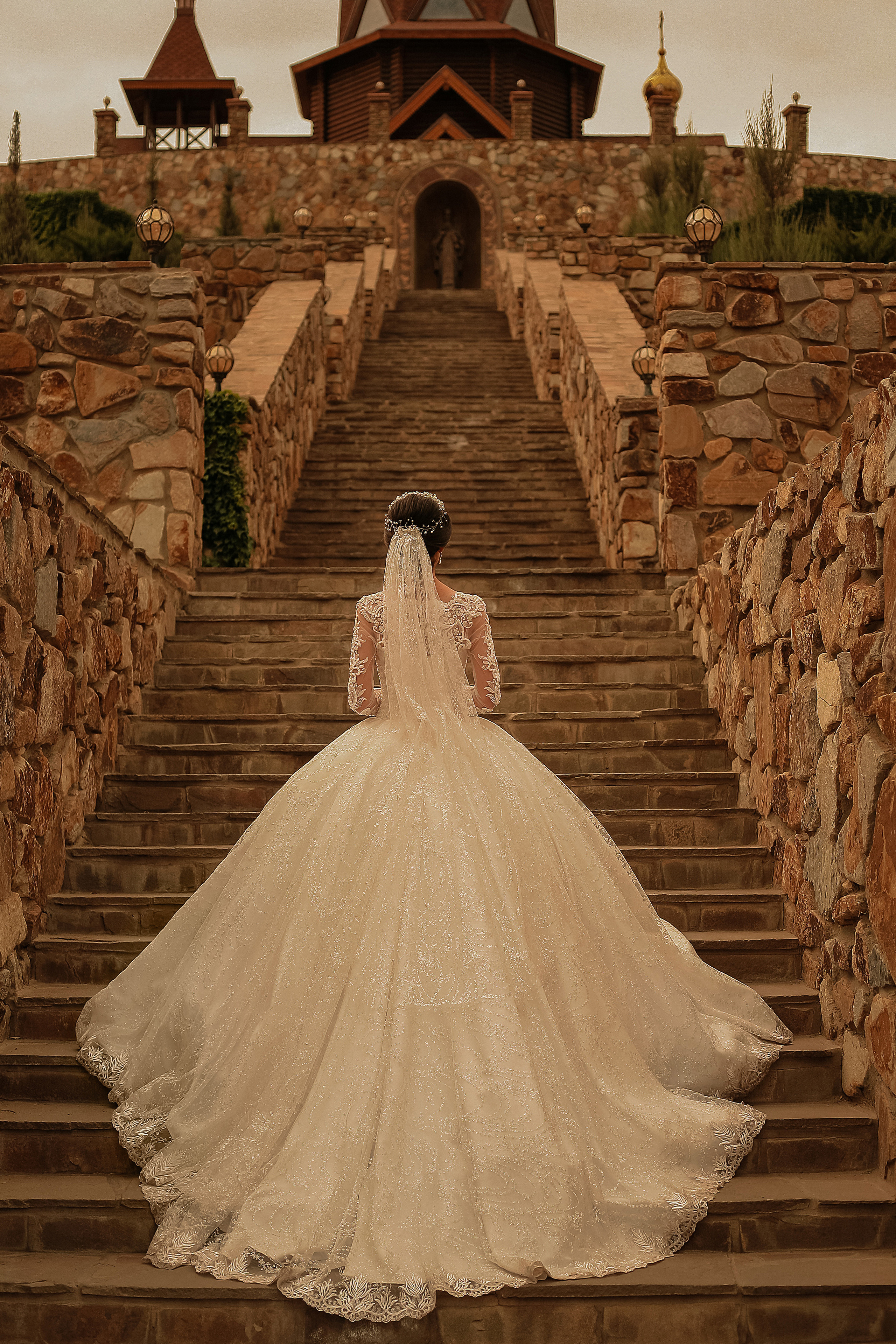 Свадебная прогулка на закате. Свадебный фотограф Евгения Фролова г. Каменск-Шахтинский, Донецк, Ростов