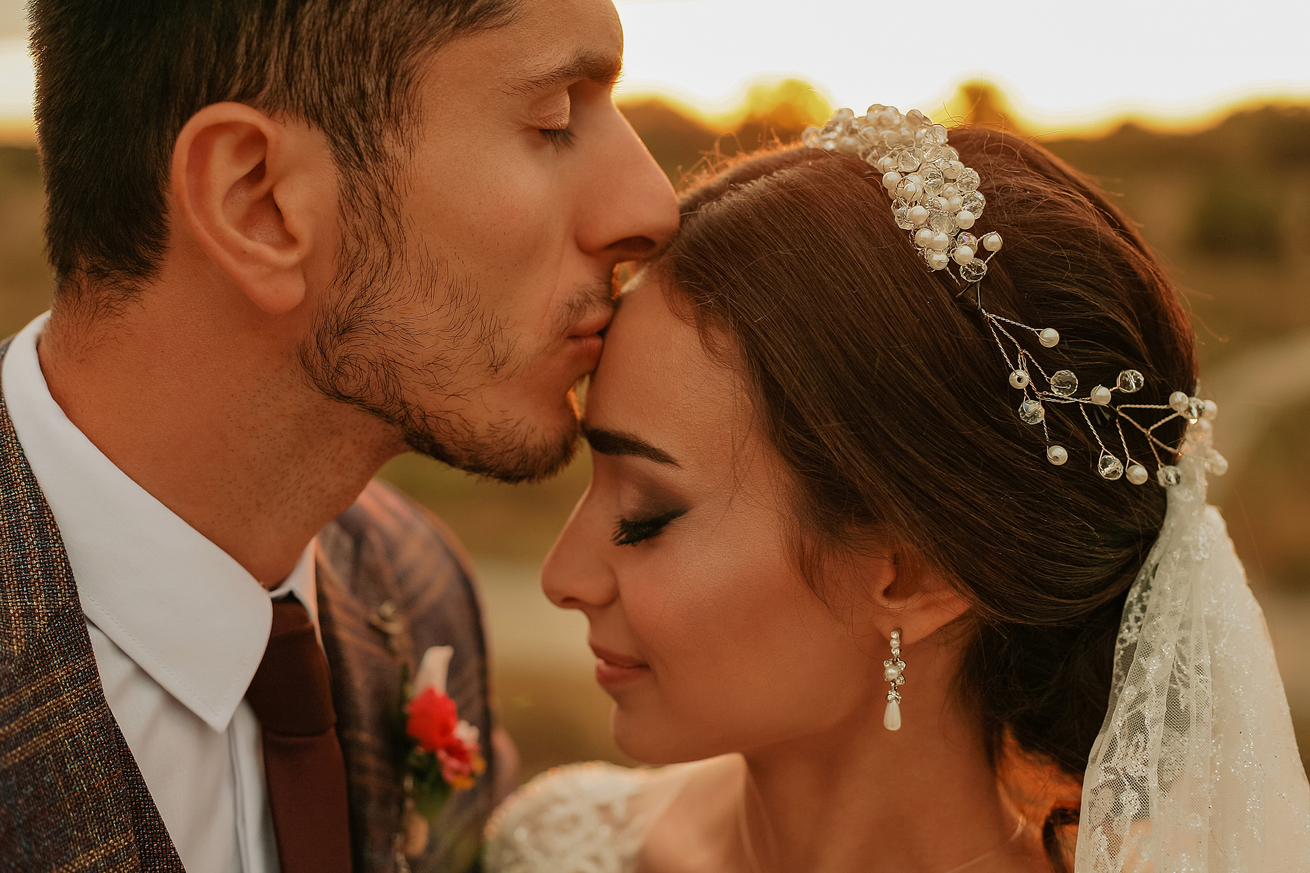 Свадебная прогулка на закате. Свадебный фотограф Евгения Фролова г. Каменск-Шахтинский, Донецк, Ростов