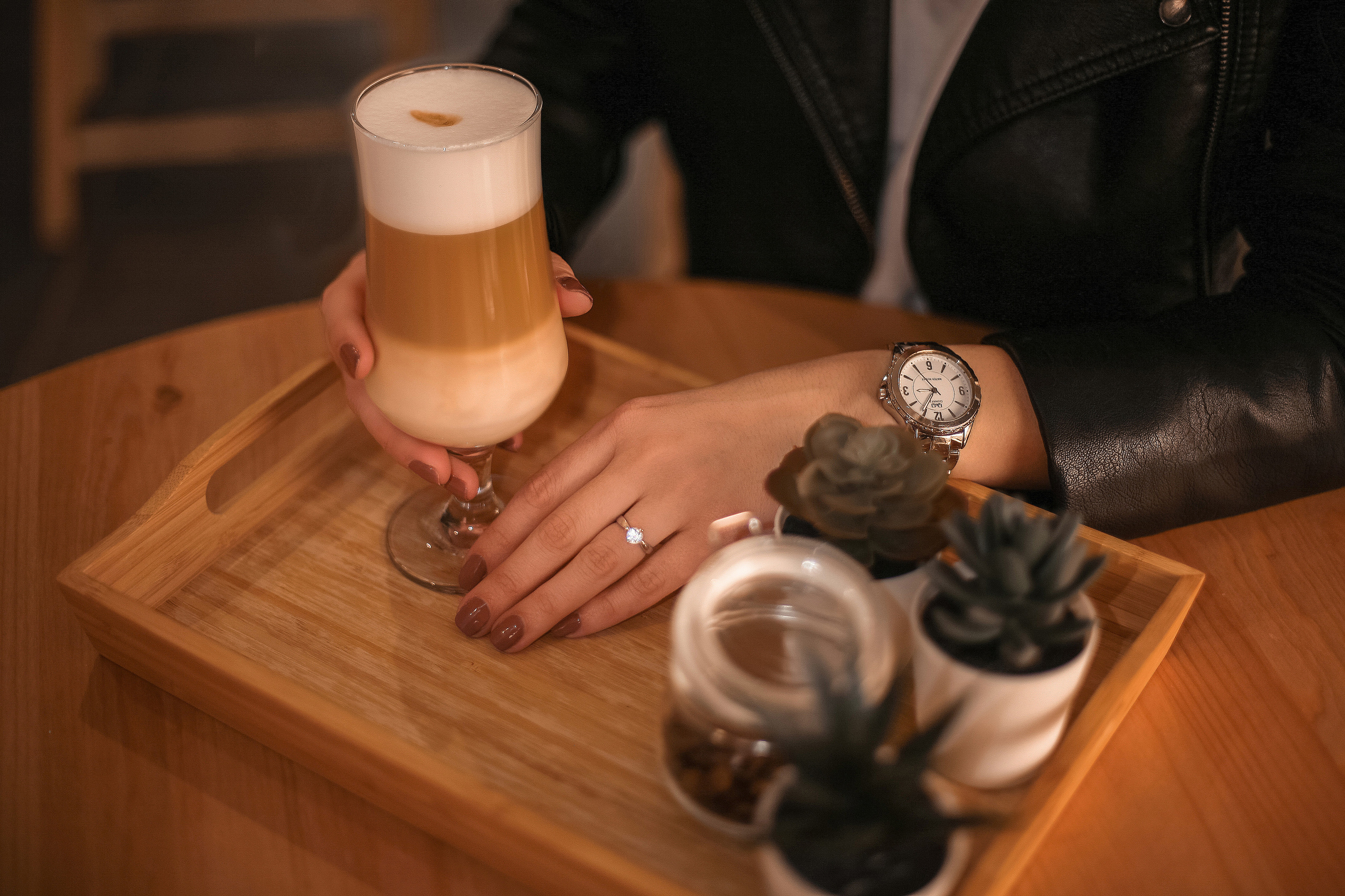 Людмила в кафе. Свадебный фотограф Евгения Фролова г. Каменск-Шахтинский, Донецк, Ростов