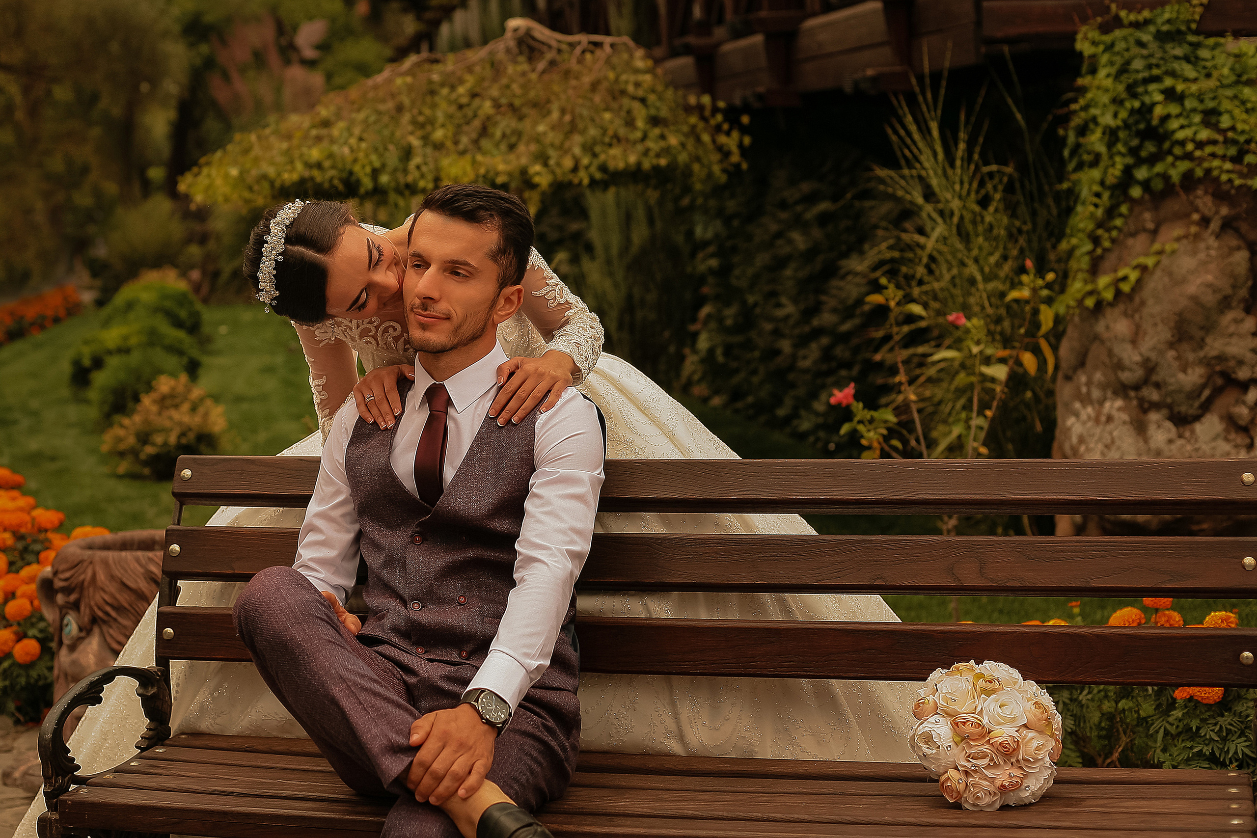 Свадебная прогулка на закате. Свадебный фотограф Евгения Фролова г. Каменск-Шахтинский, Донецк, Ростов